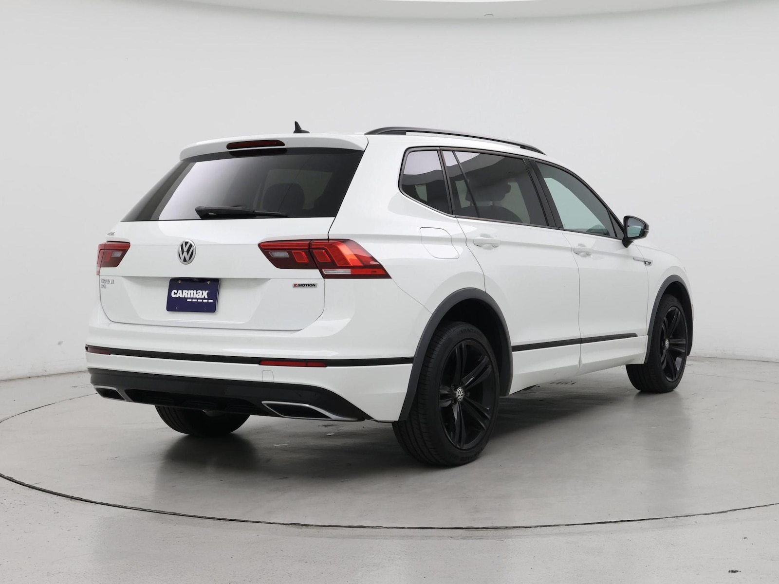 2019 Volkswagen Tiguan SEL R-Line - Photo 9