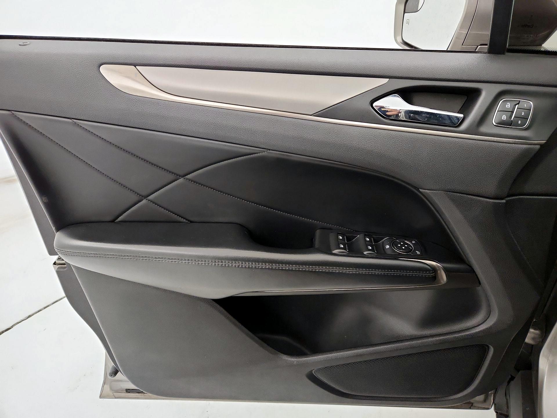 Thumbnail: 2016 Lincoln MKC - 12