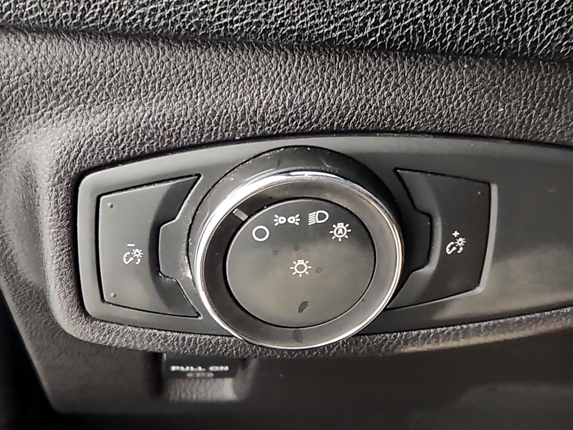 Thumbnail: 2016 Lincoln MKC - 13