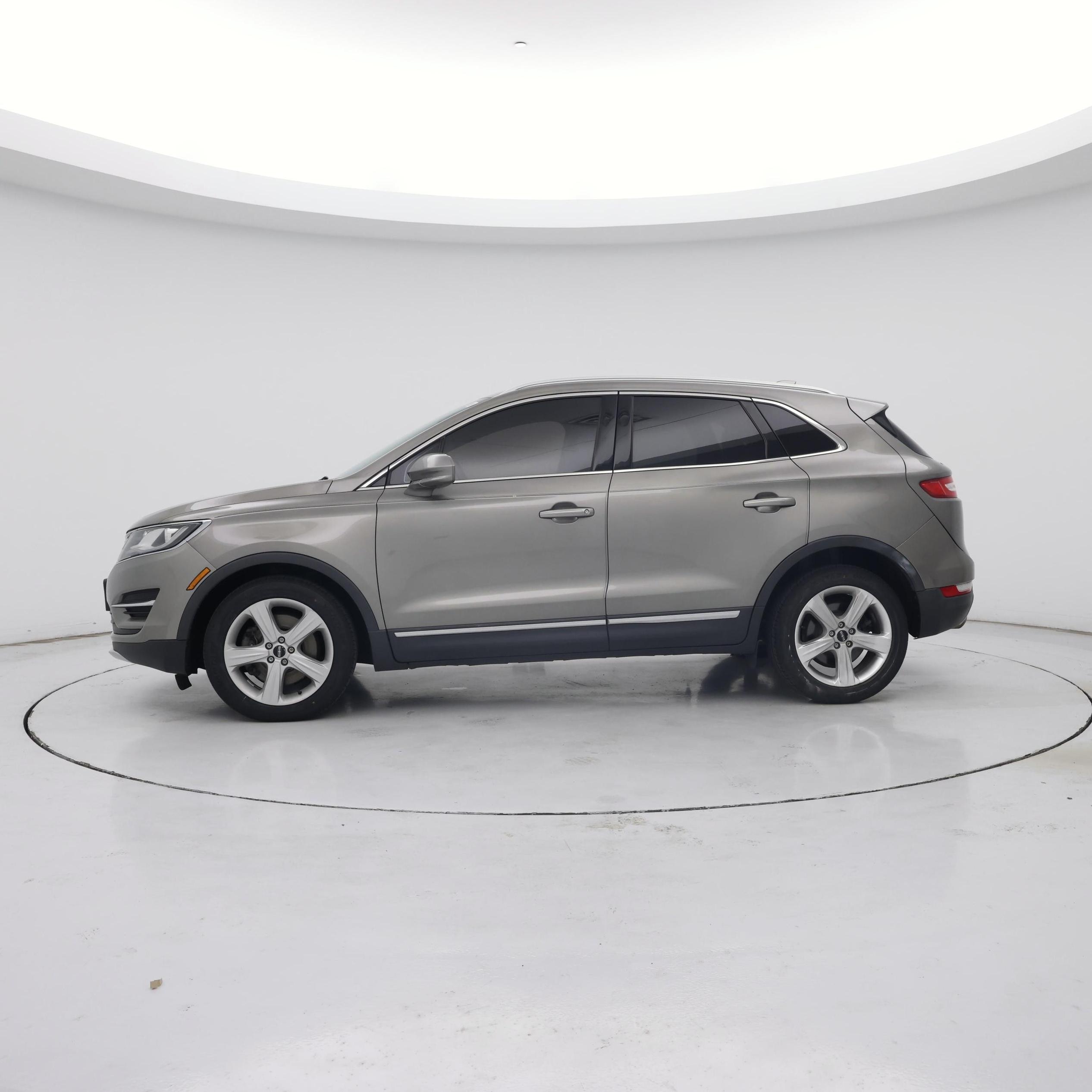 Thumbnail: 2016 Lincoln MKC - 3