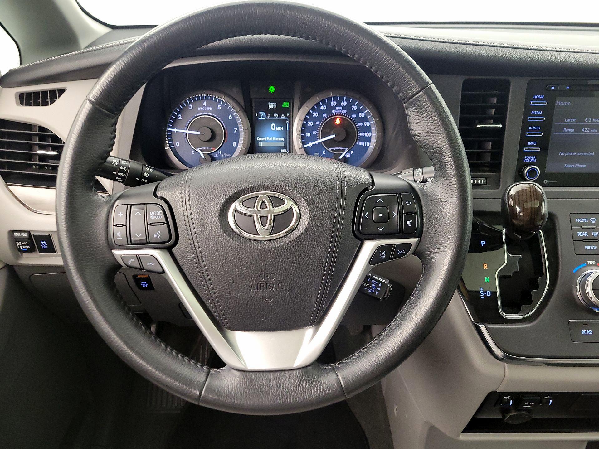 Thumbnail: 2018 Toyota Sienna - 10