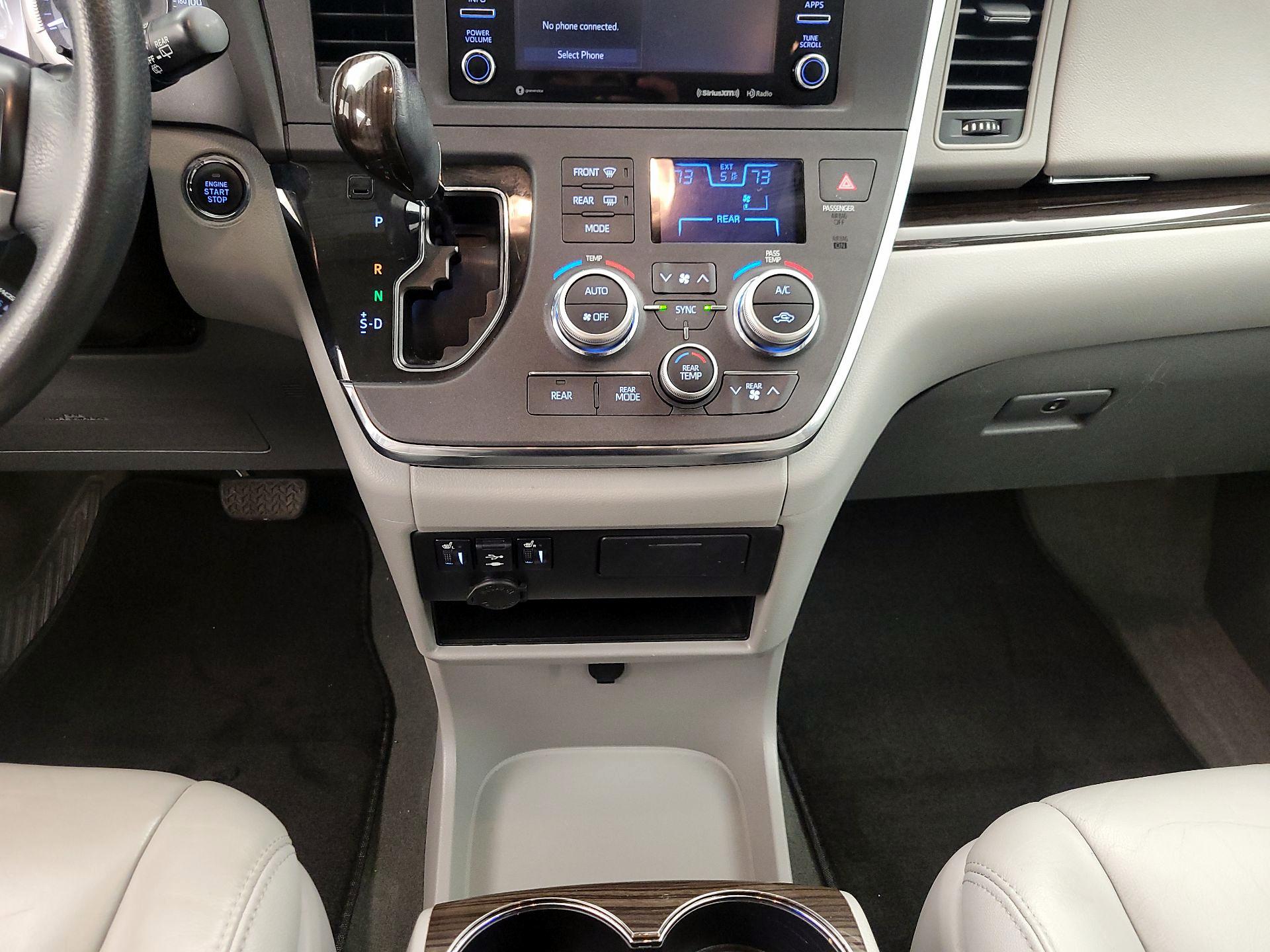 Thumbnail: 2018 Toyota Sienna - 17