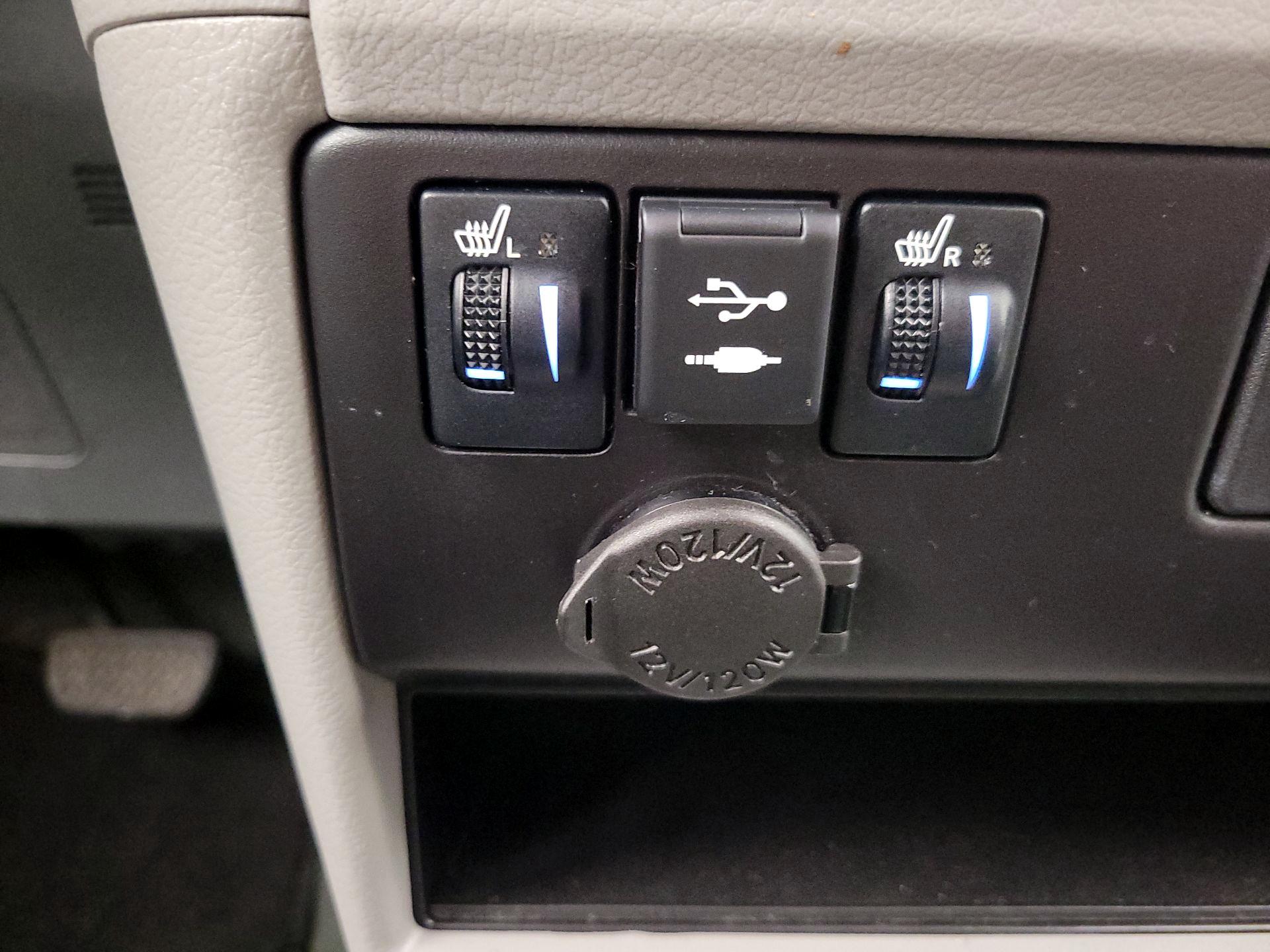 Thumbnail: 2018 Toyota Sienna - 18