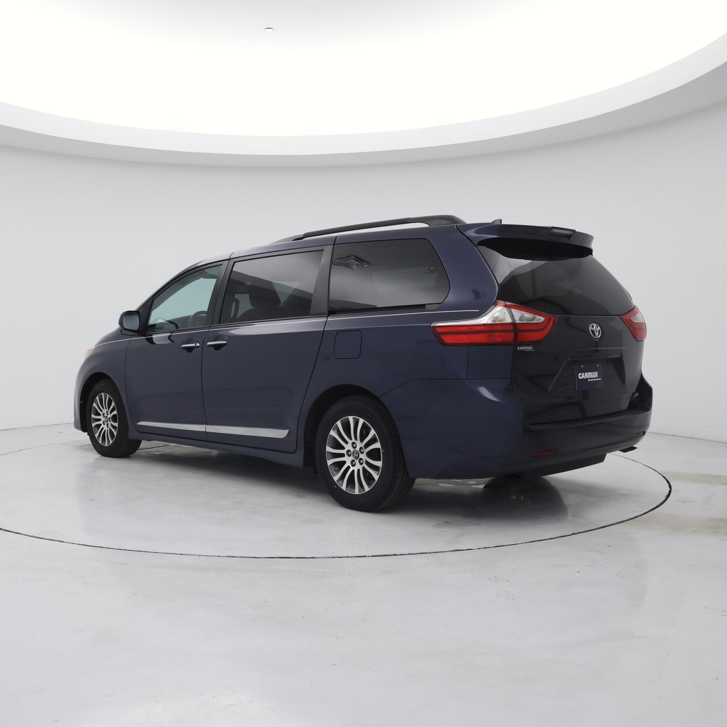 Thumbnail: 2018 Toyota Sienna - 2