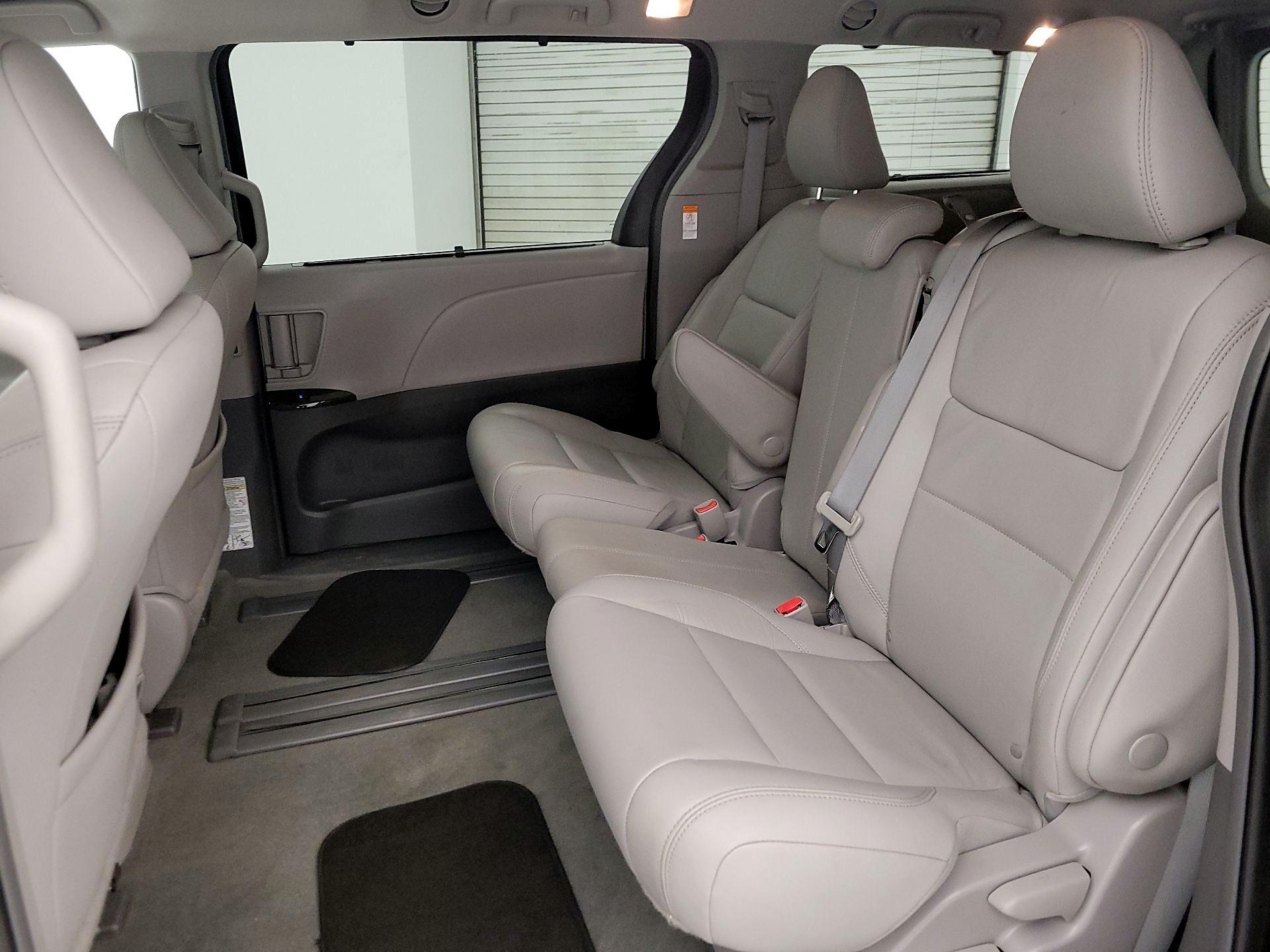 Thumbnail: 2018 Toyota Sienna - 20