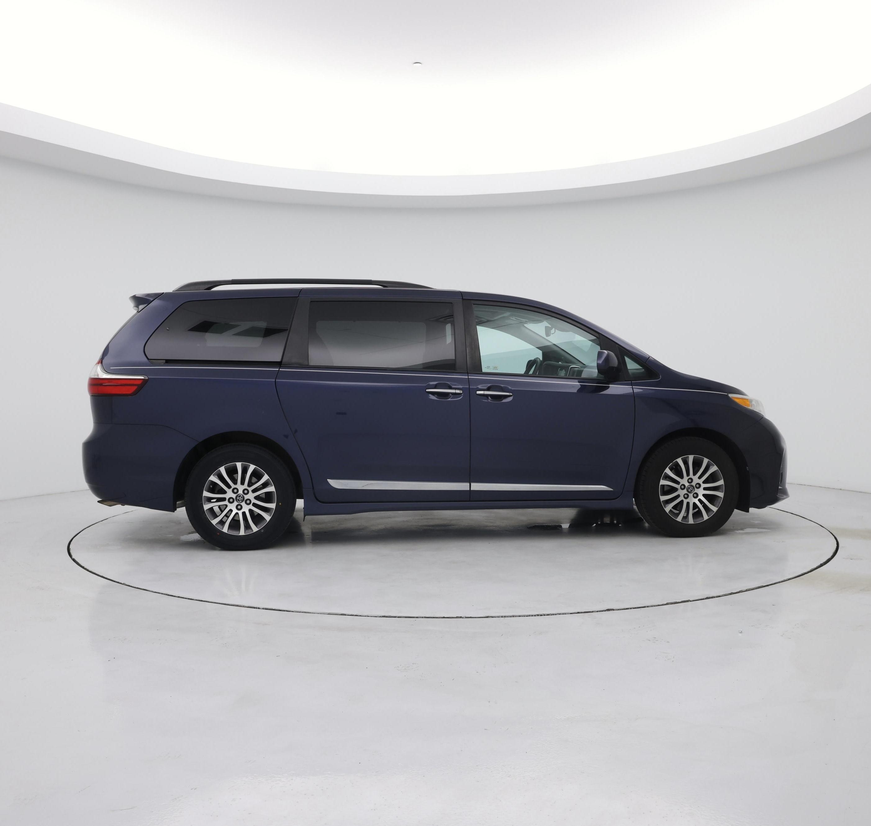 Thumbnail: 2018 Toyota Sienna - 7