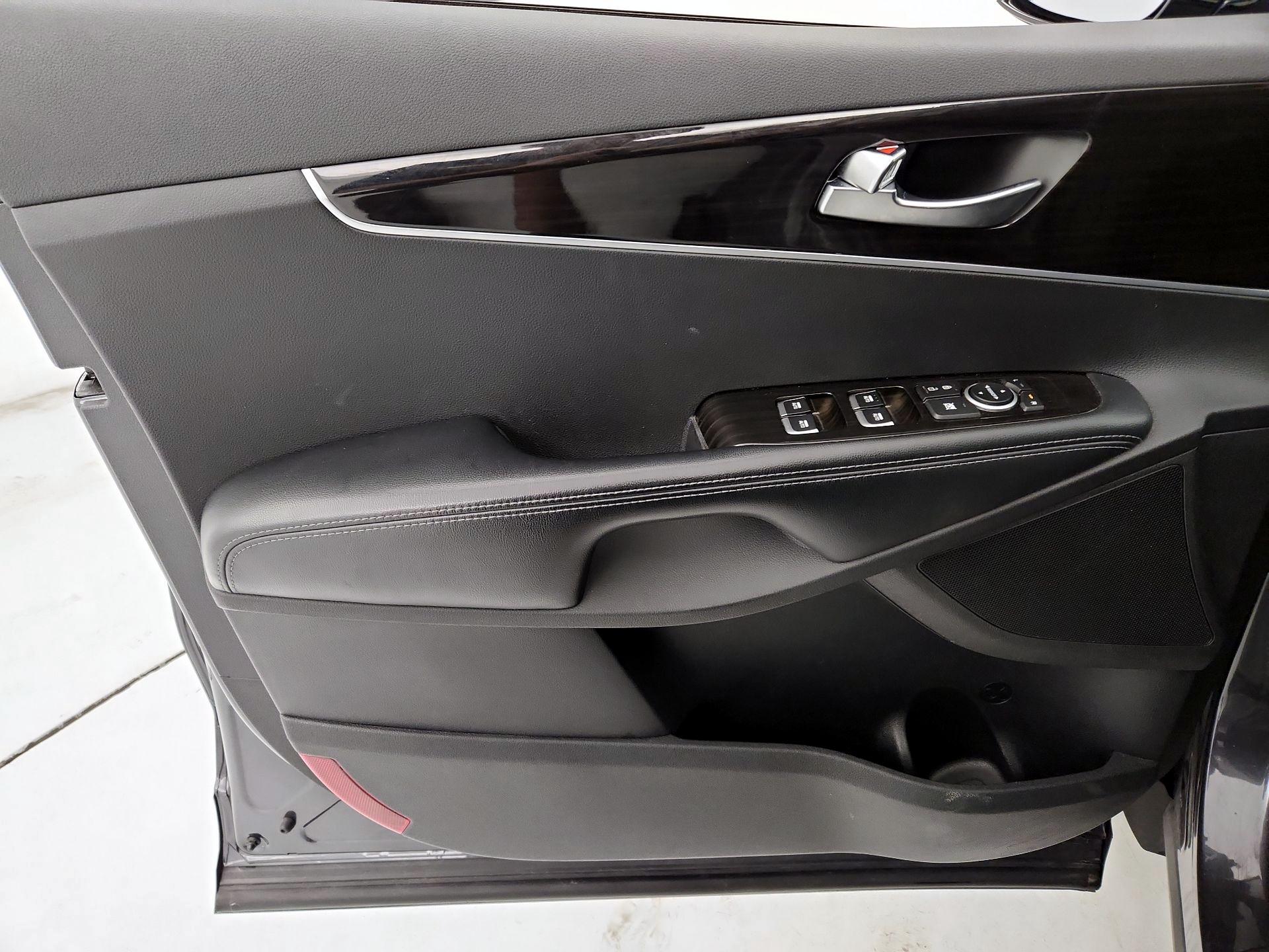 Thumbnail: 2019 Kia Sorento - 12