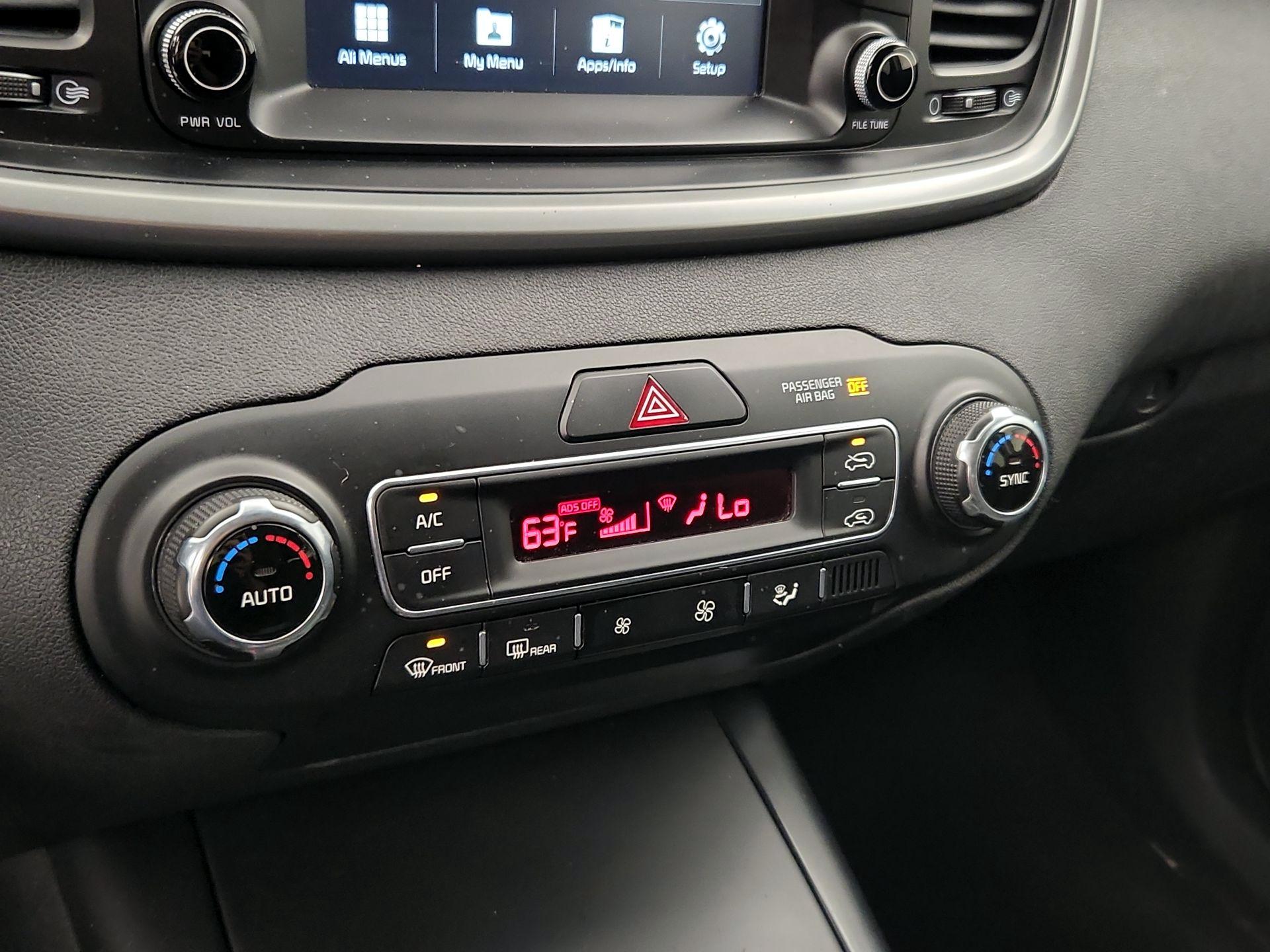 Thumbnail: 2019 Kia Sorento - 16