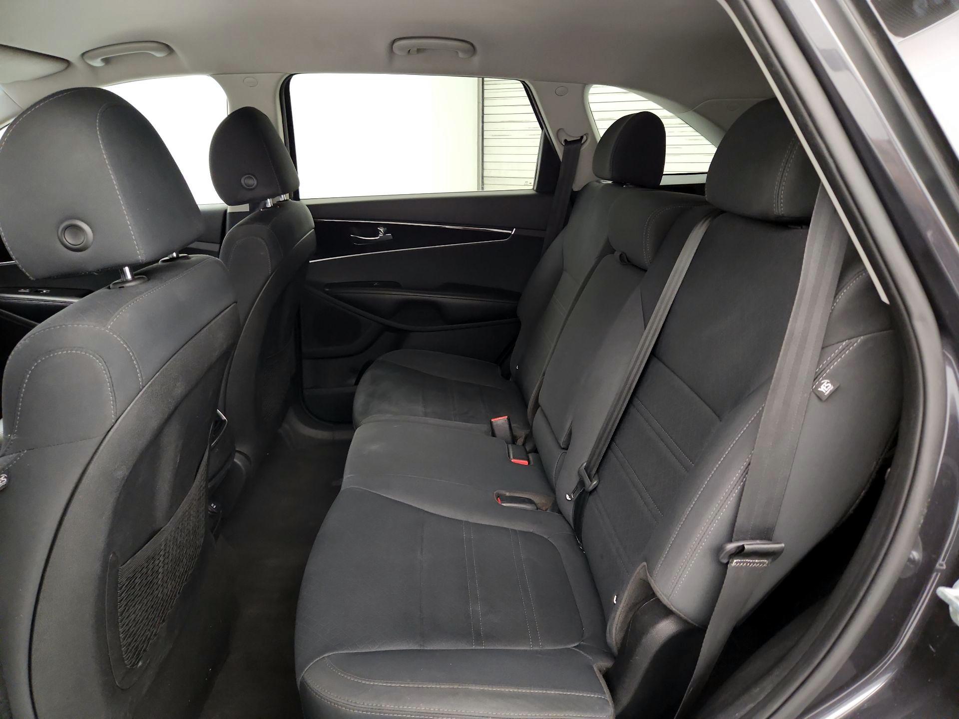 Thumbnail: 2019 Kia Sorento - 19