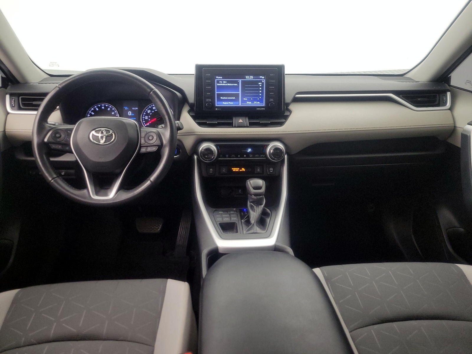 2021 Toyota RAV4 XLE - Photo 10