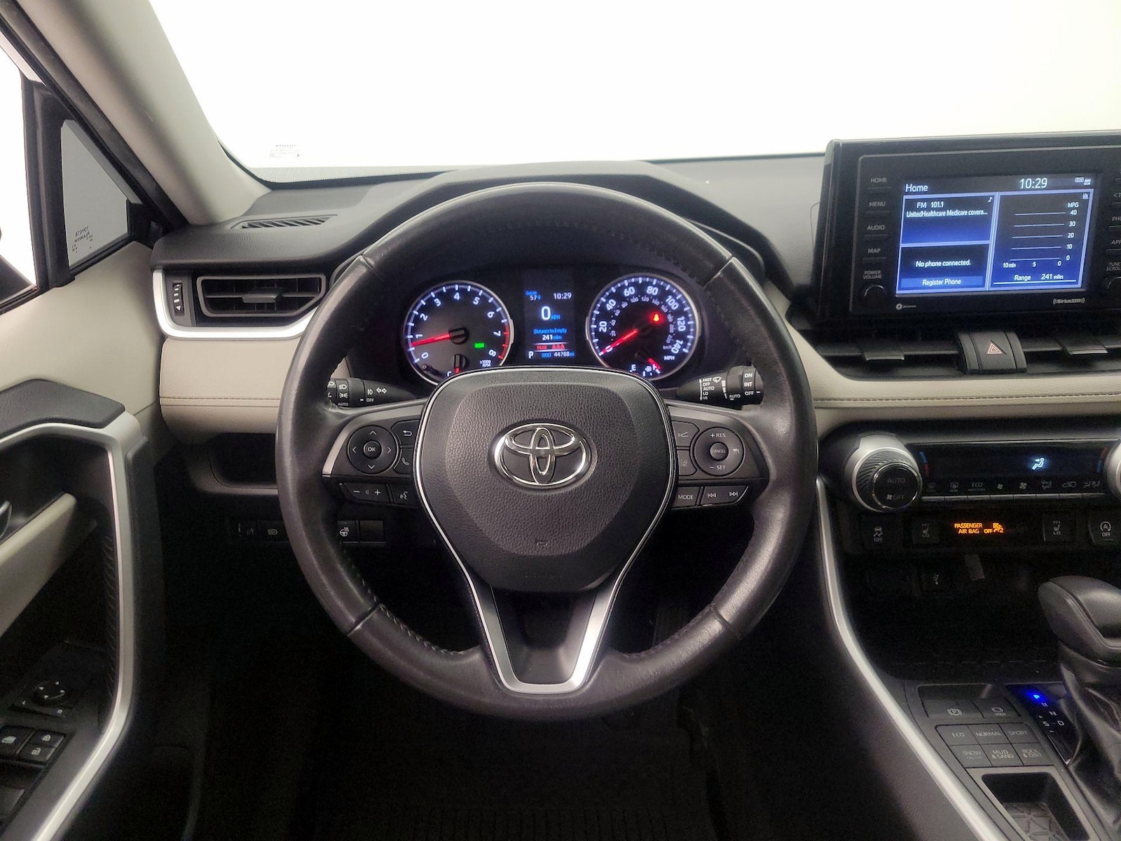 2021 Toyota RAV4 XLE - Photo 11