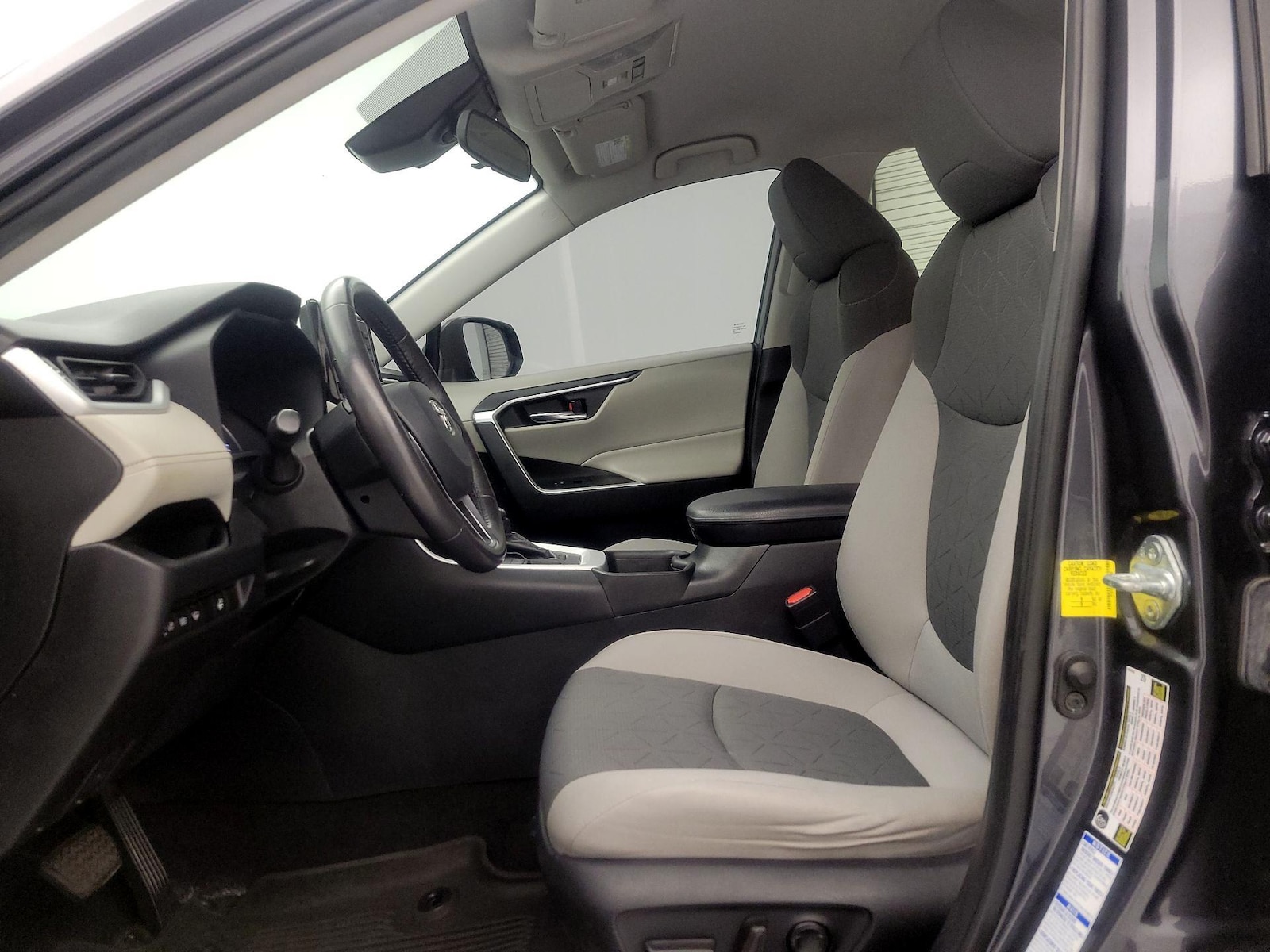 2021 Toyota RAV4 XLE - Photo 12