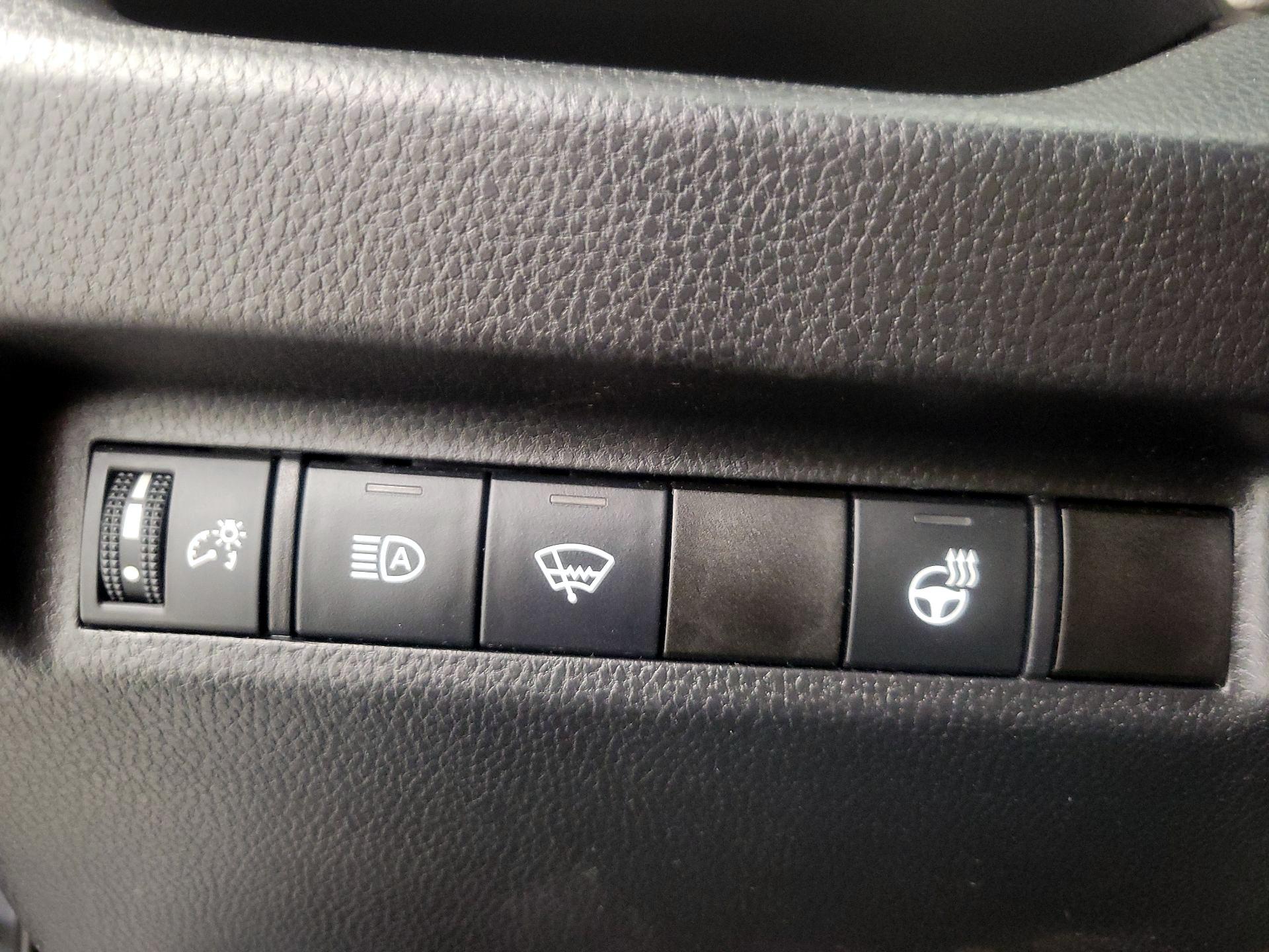 Thumbnail: 2021 Toyota RAV4 - 13