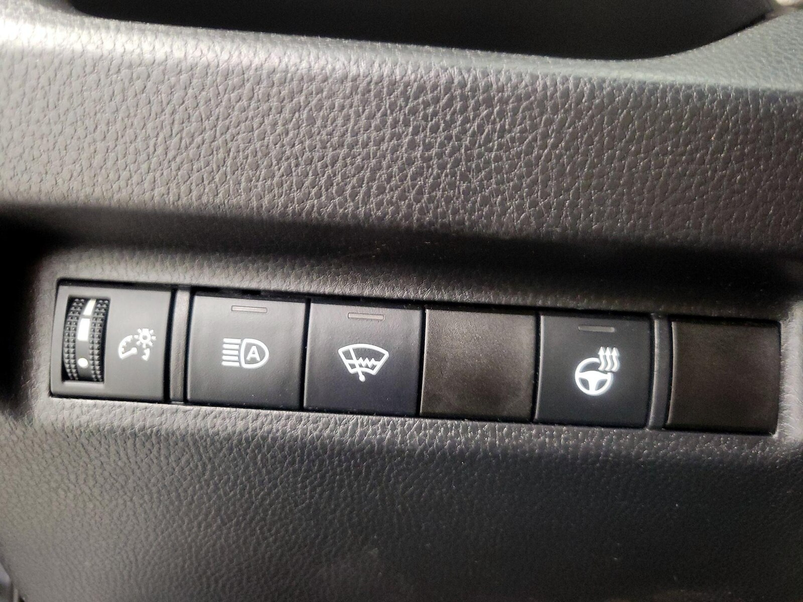 2021 Toyota RAV4 XLE - Photo 14