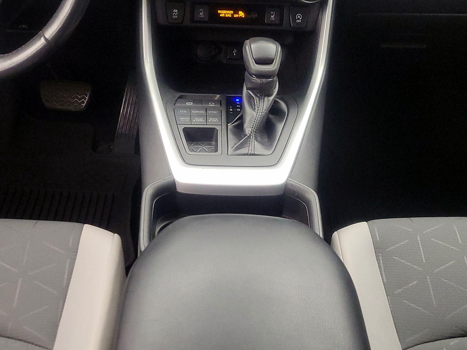 Thumbnail: 2021 Toyota RAV4 - 17