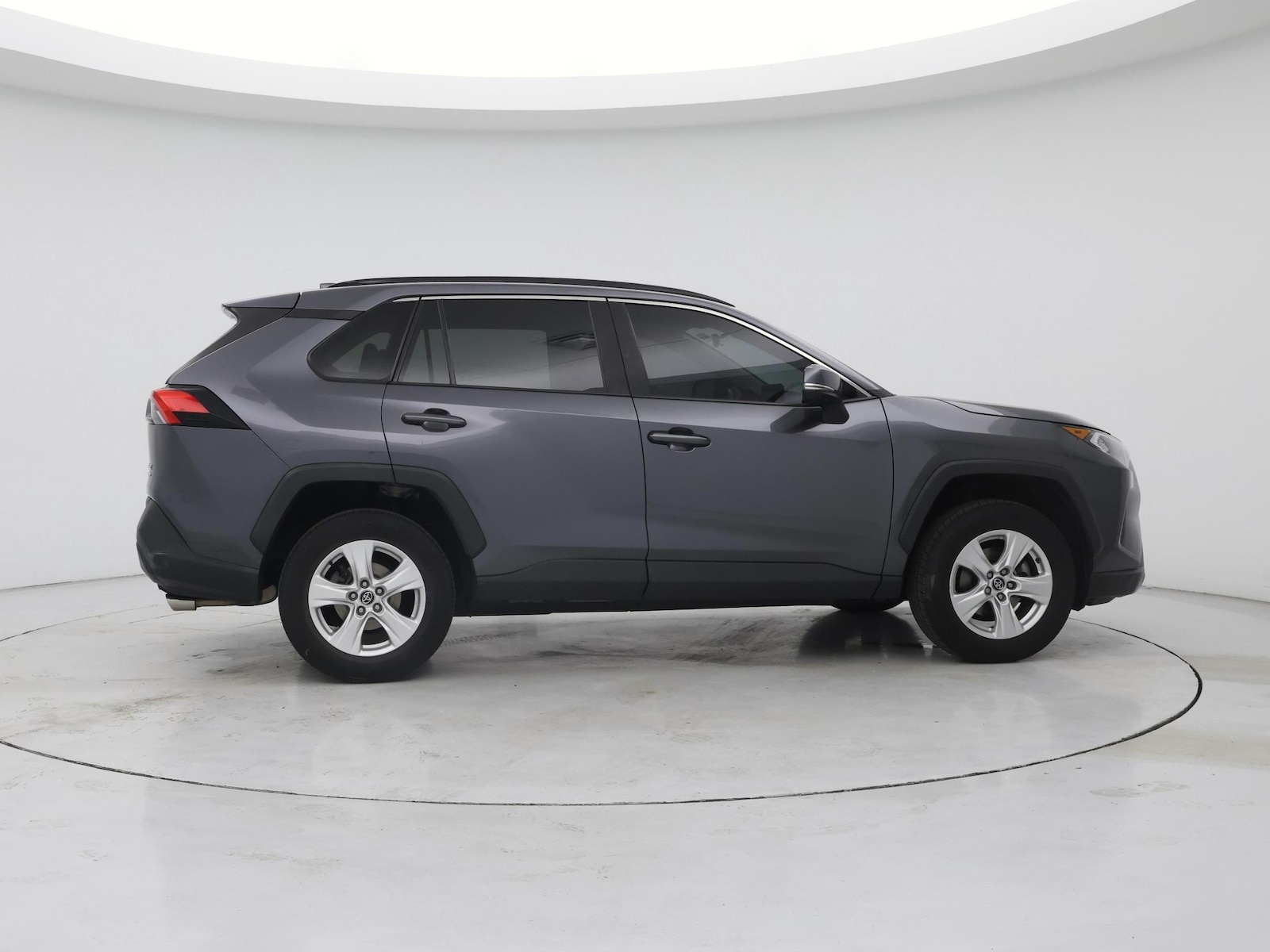 2021 Toyota RAV4 XLE - Photo 8