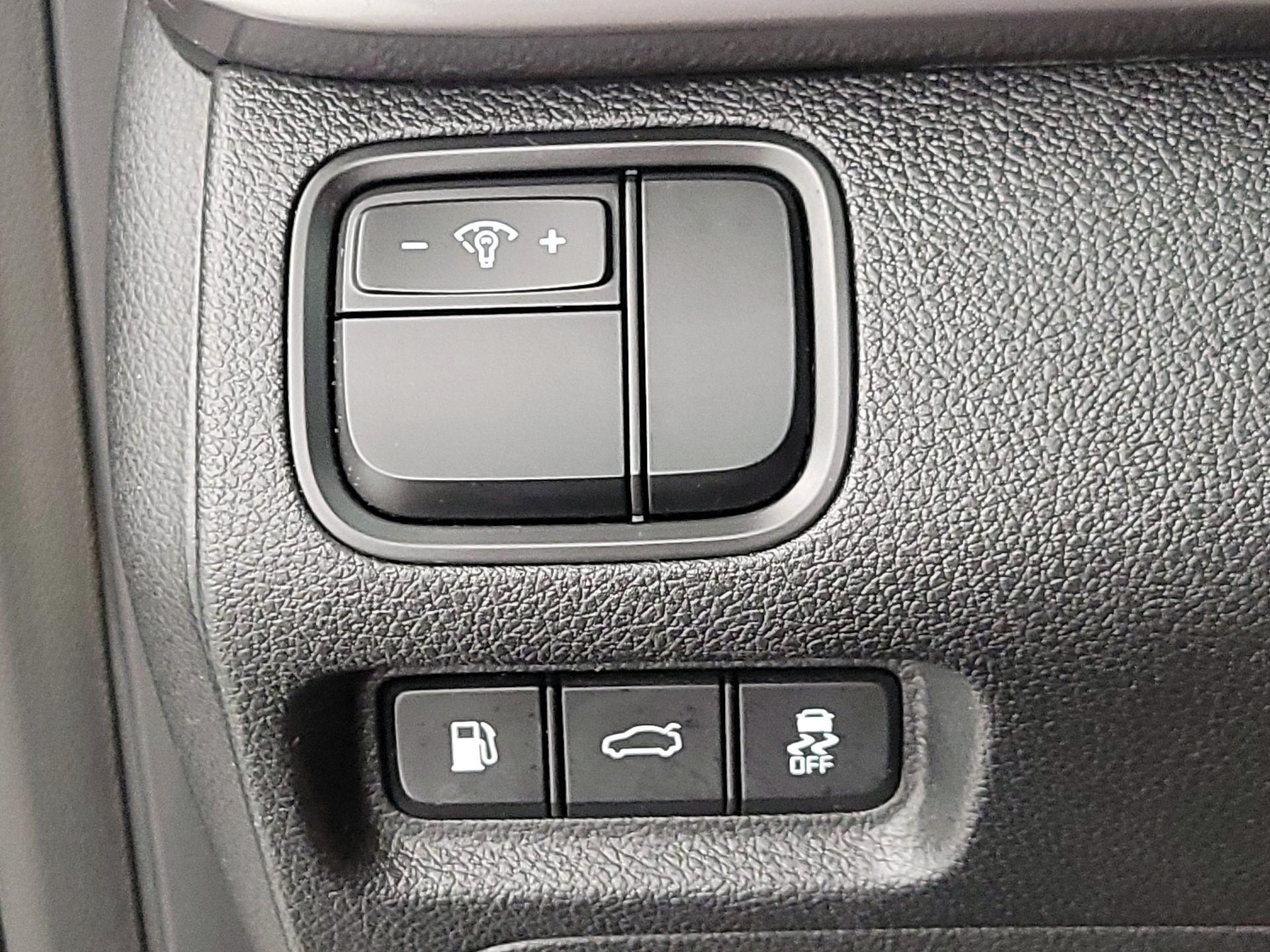 Thumbnail: 2016 Kia Optima - 13