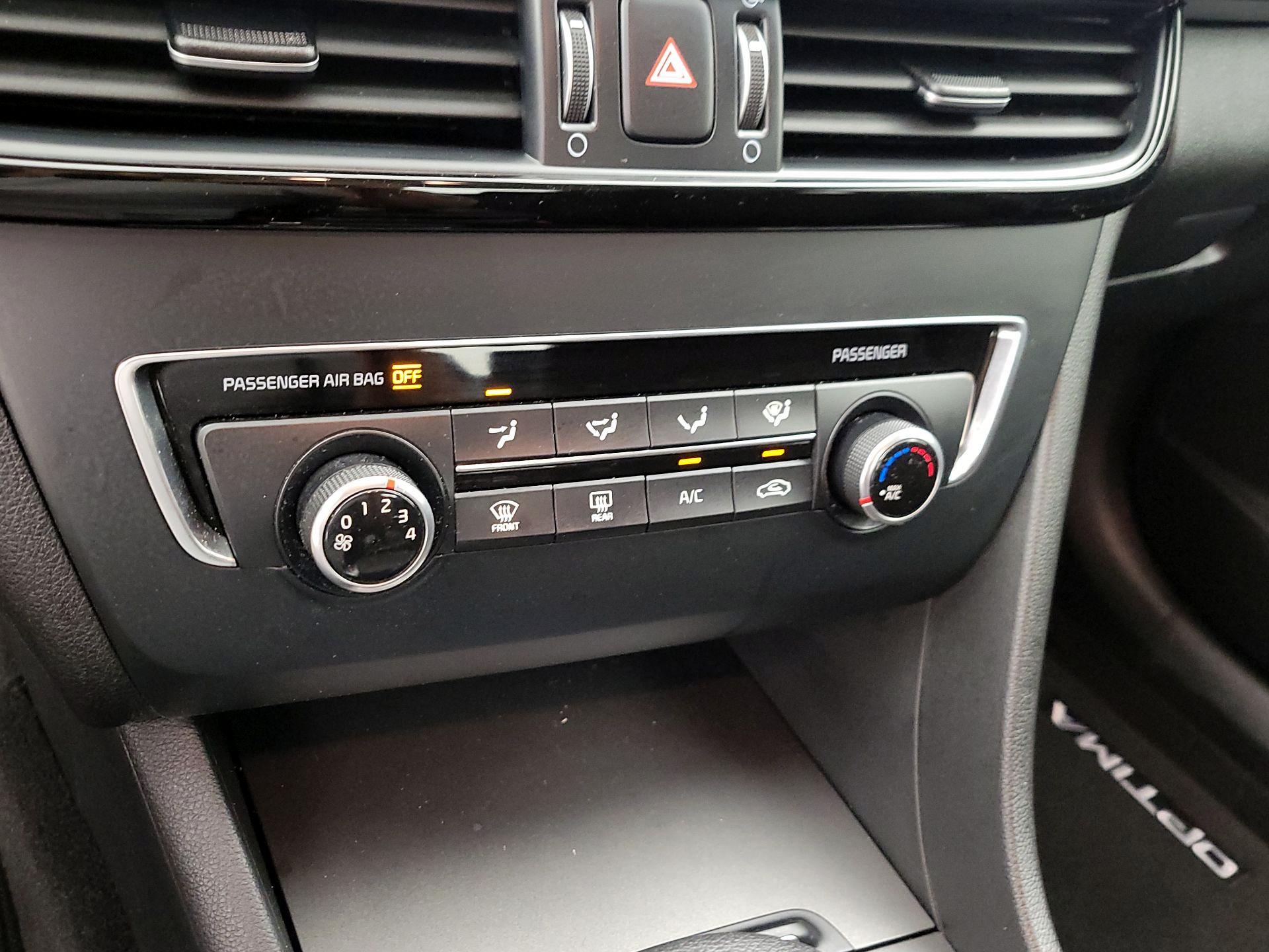 Thumbnail: 2016 Kia Optima - 16