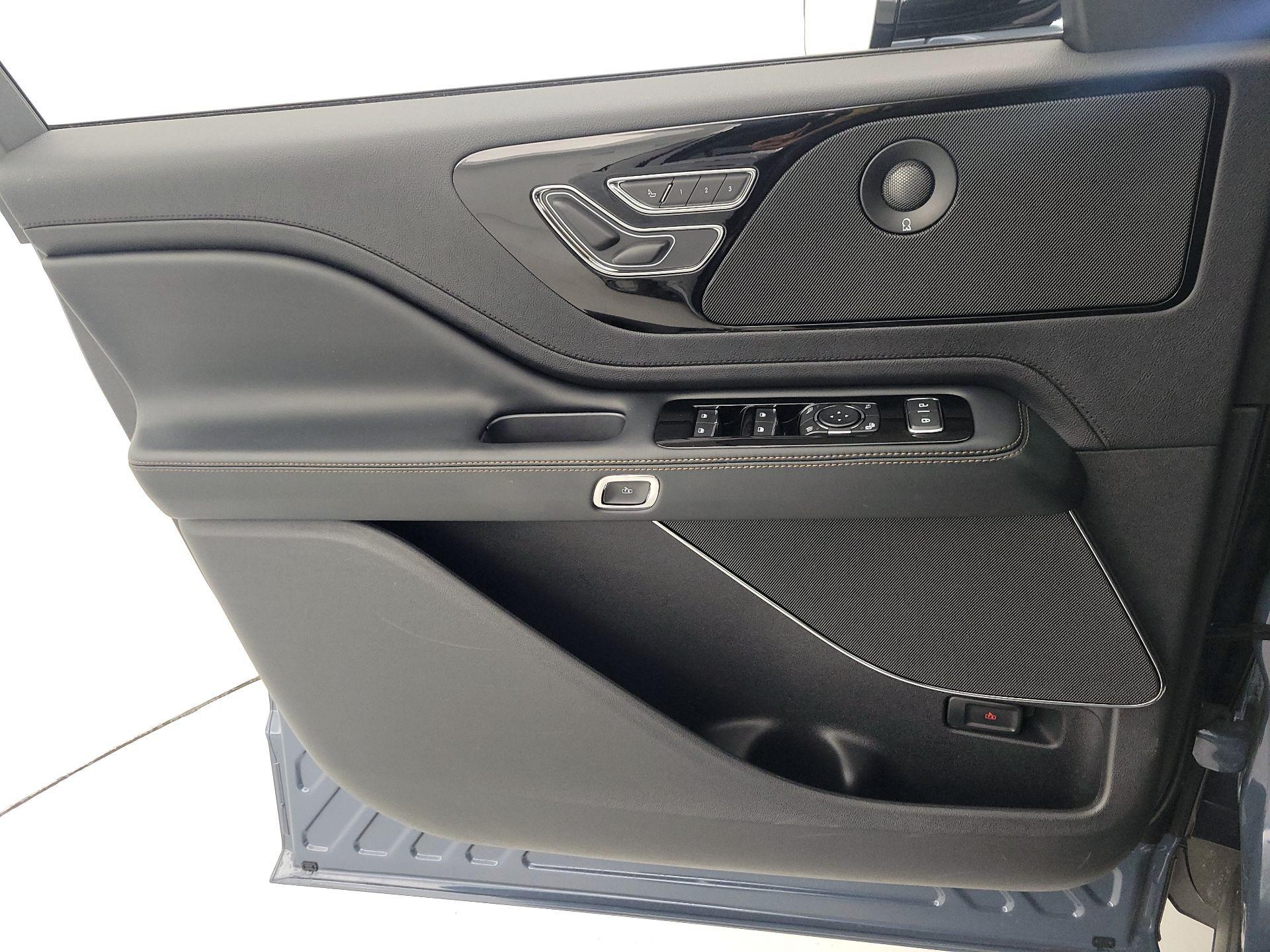 Thumbnail: 2025 Lincoln Aviator - 12