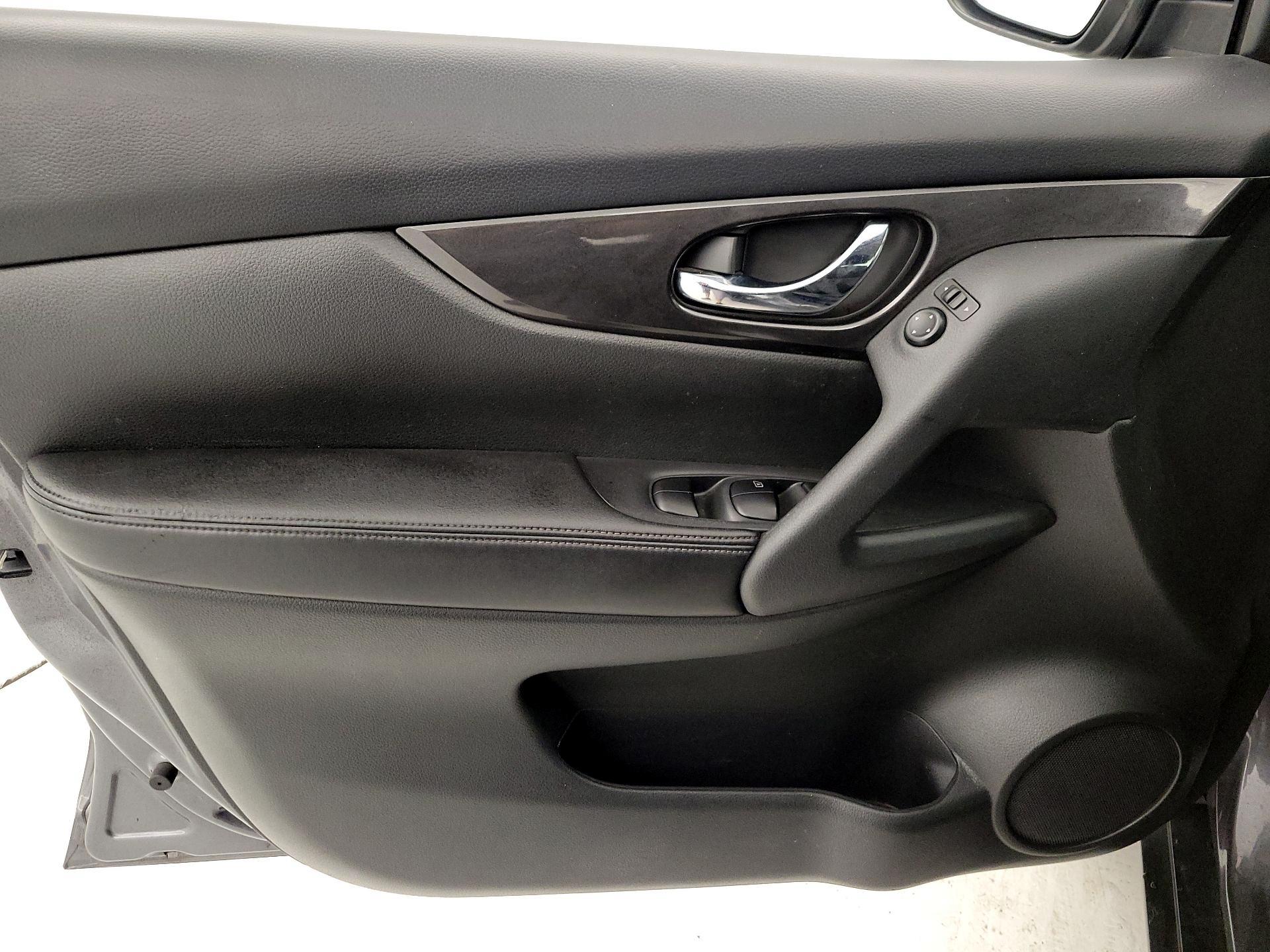 Thumbnail: 2018 Nissan Rogue - 12