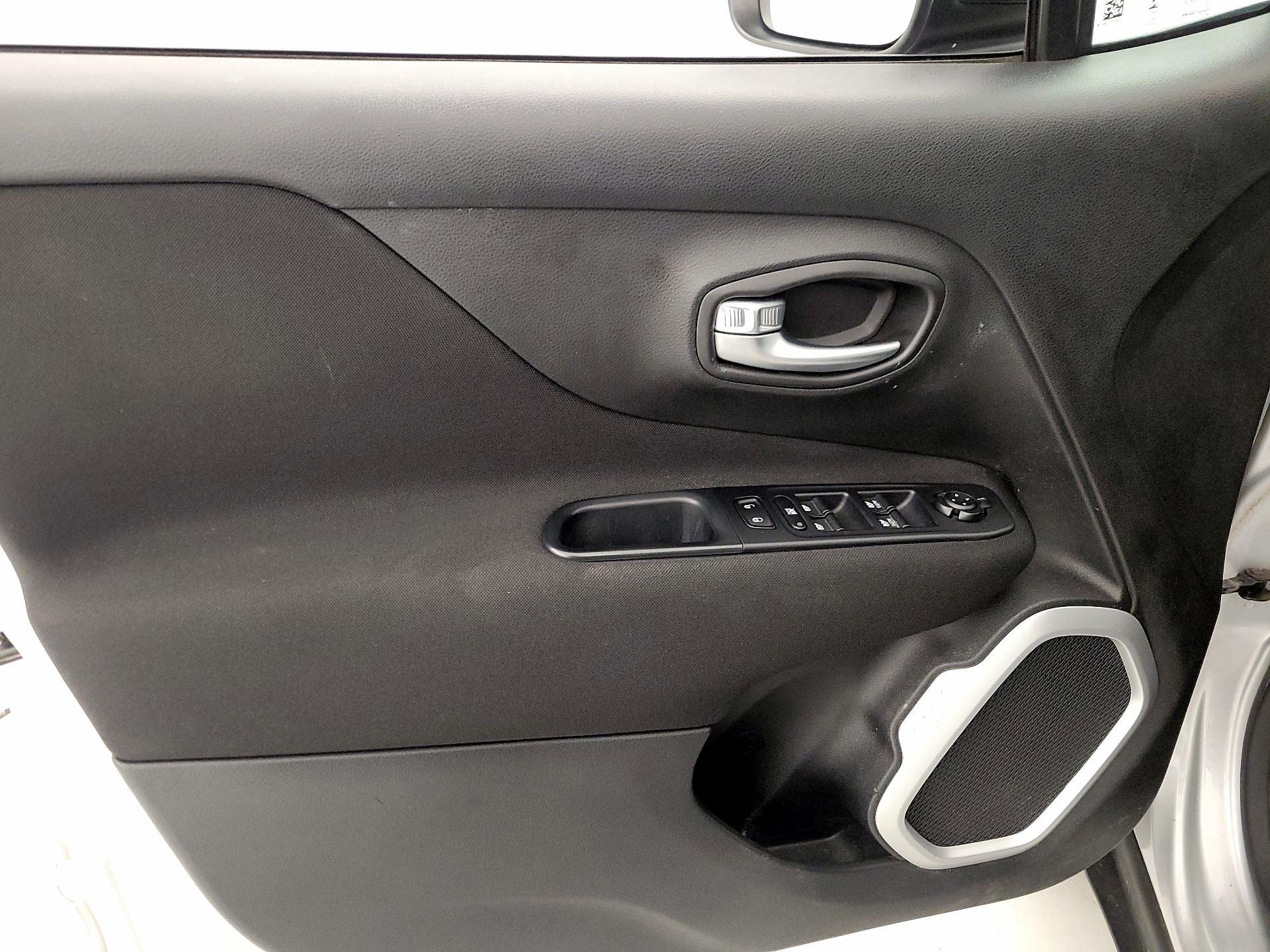 Thumbnail: 2019 Jeep Renegade - 12