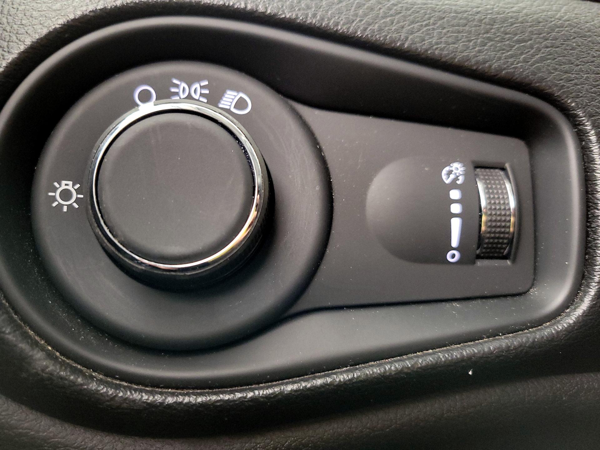 Thumbnail: 2019 Jeep Renegade - 13