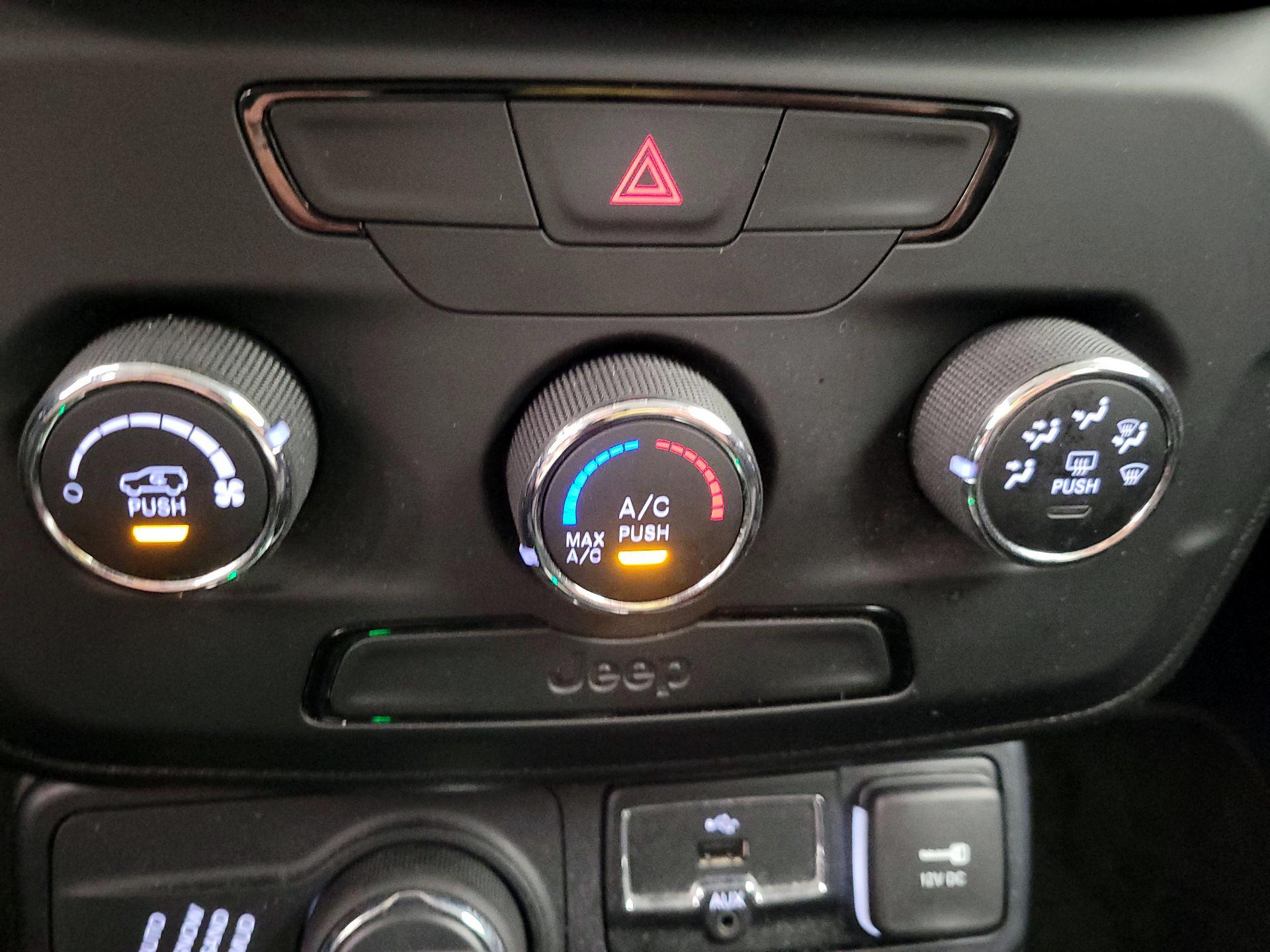 Thumbnail: 2019 Jeep Renegade - 16