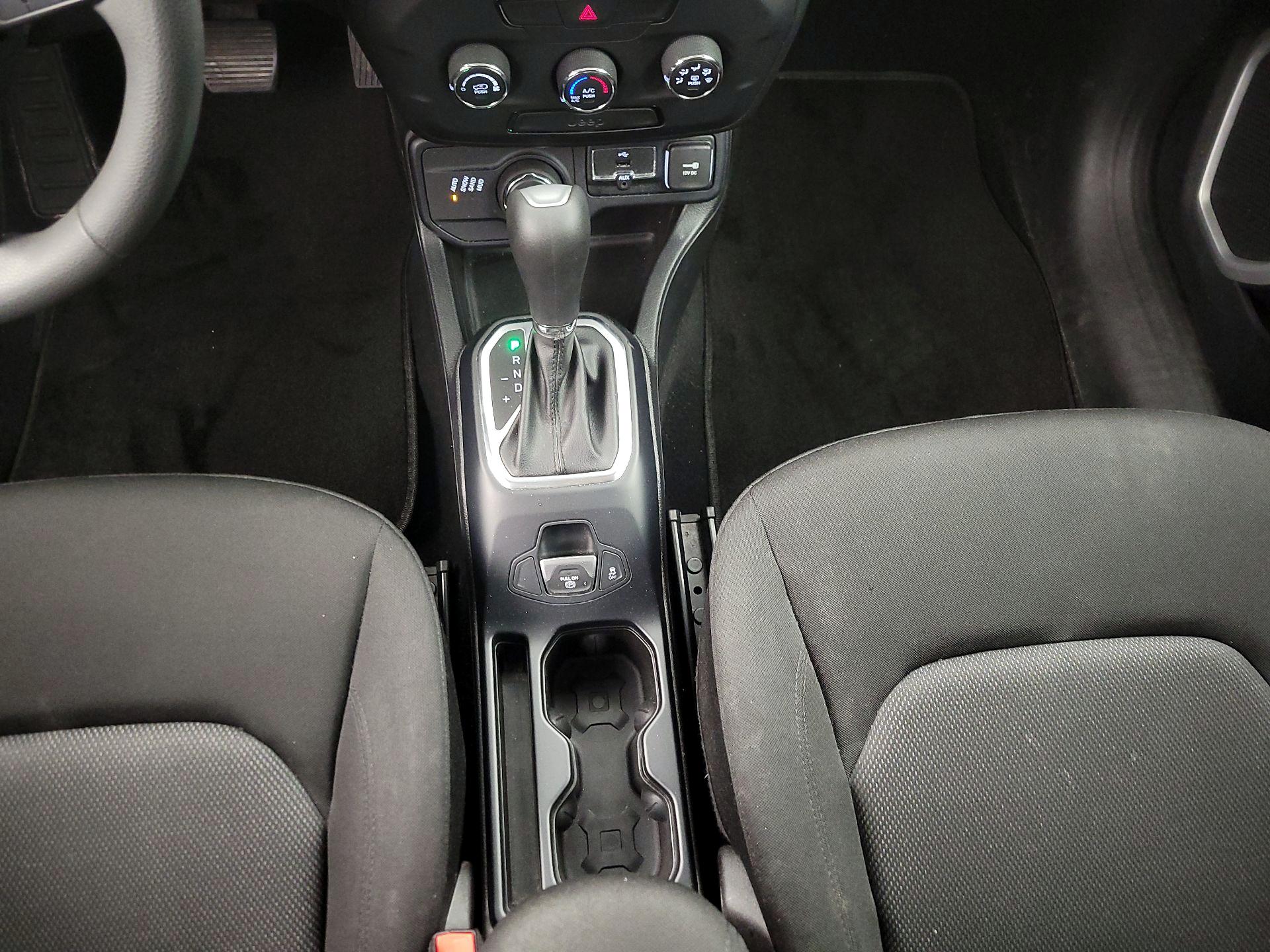 Thumbnail: 2019 Jeep Renegade - 17