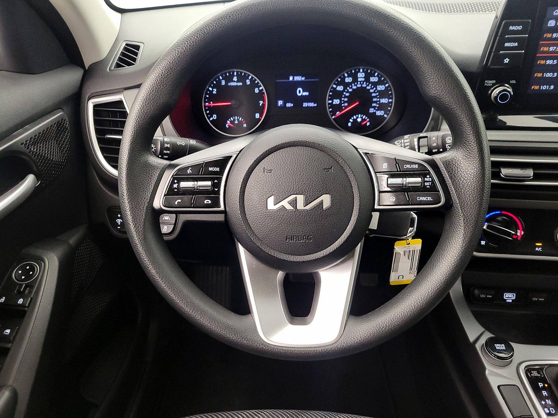 Thumbnail: 2023 Kia Seltos - 10