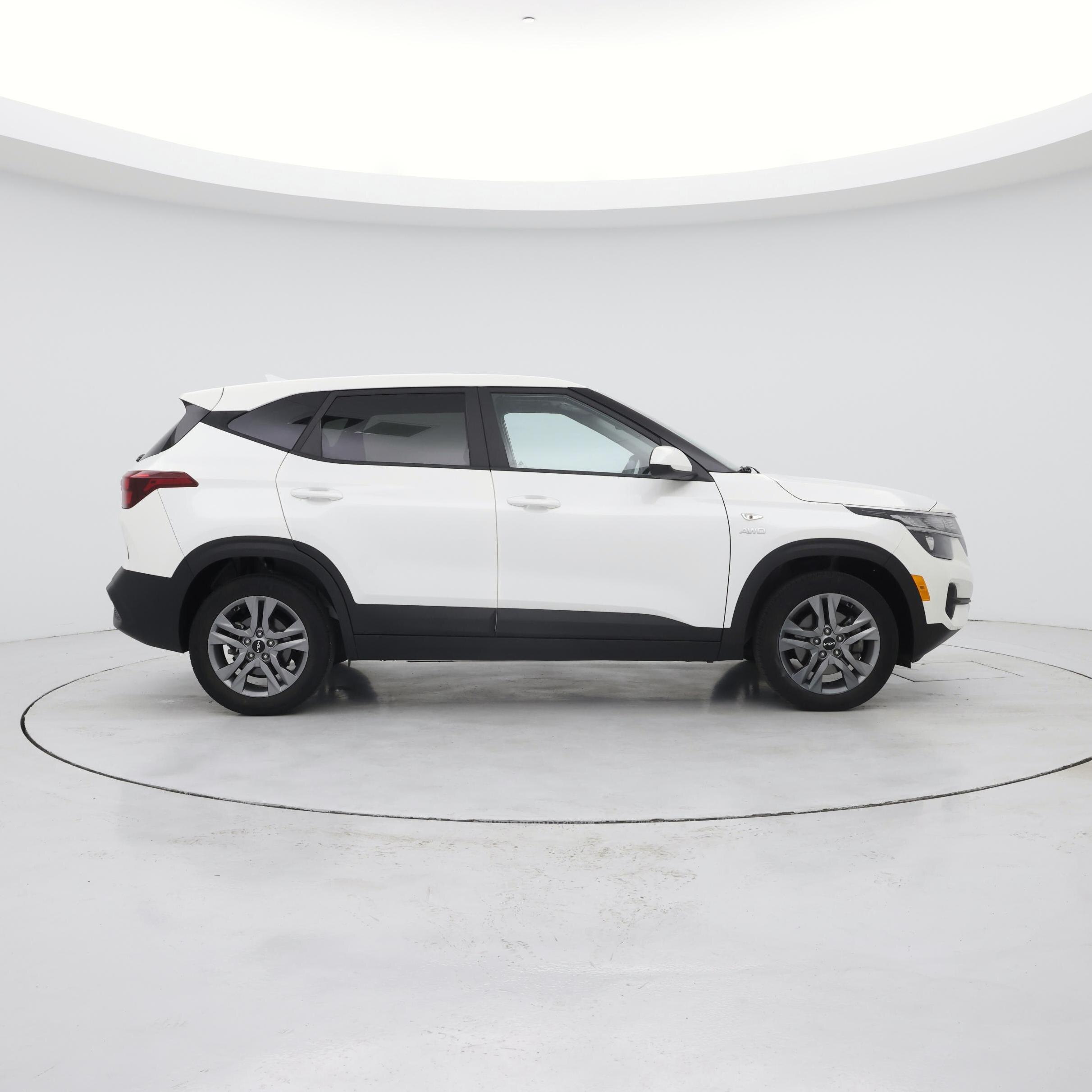 Thumbnail: 2023 Kia Seltos - 7