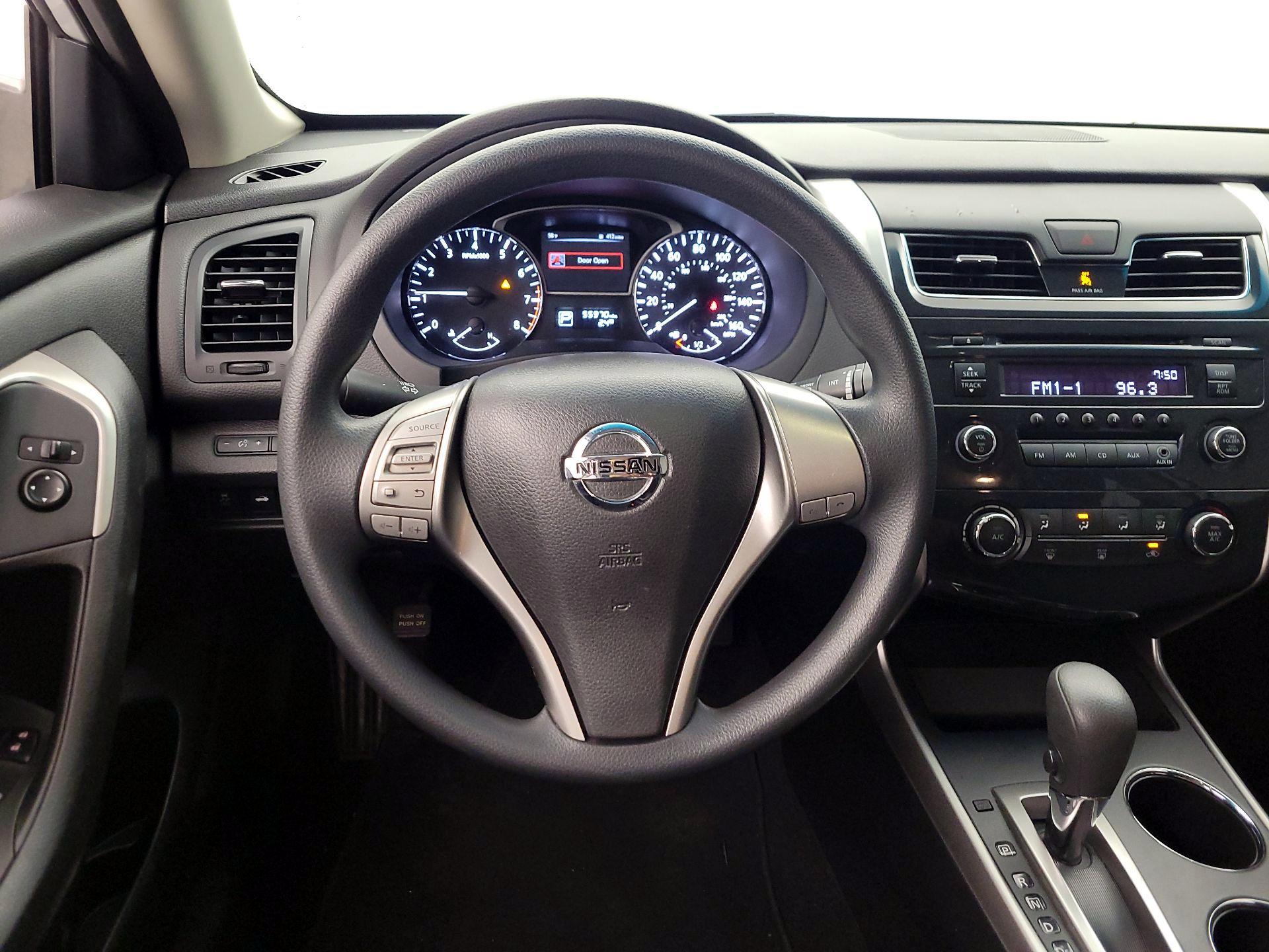 Thumbnail: 2015 Nissan Altima - 10