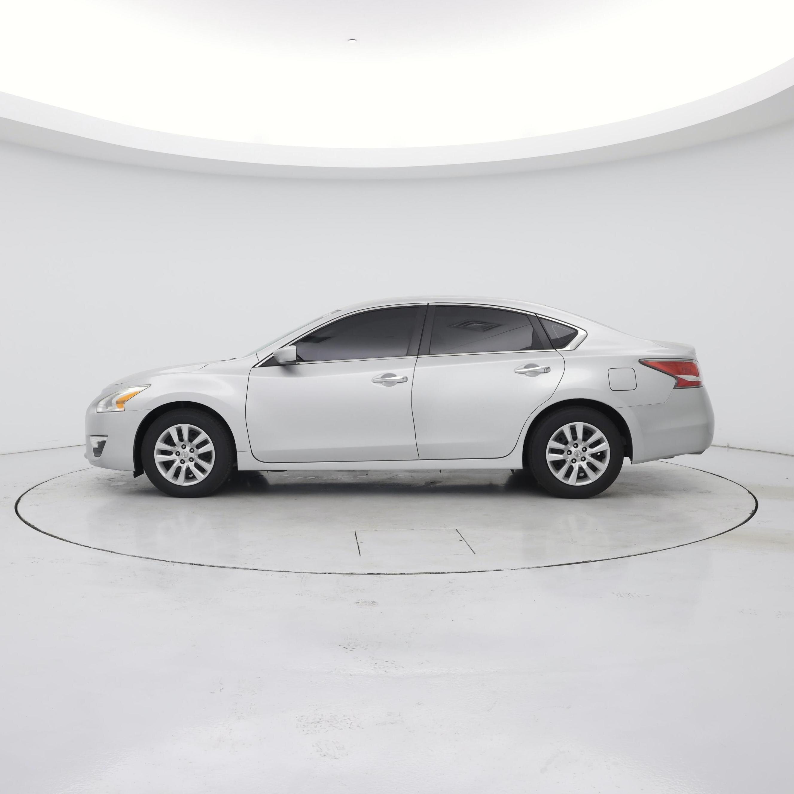 Thumbnail: 2015 Nissan Altima - 3