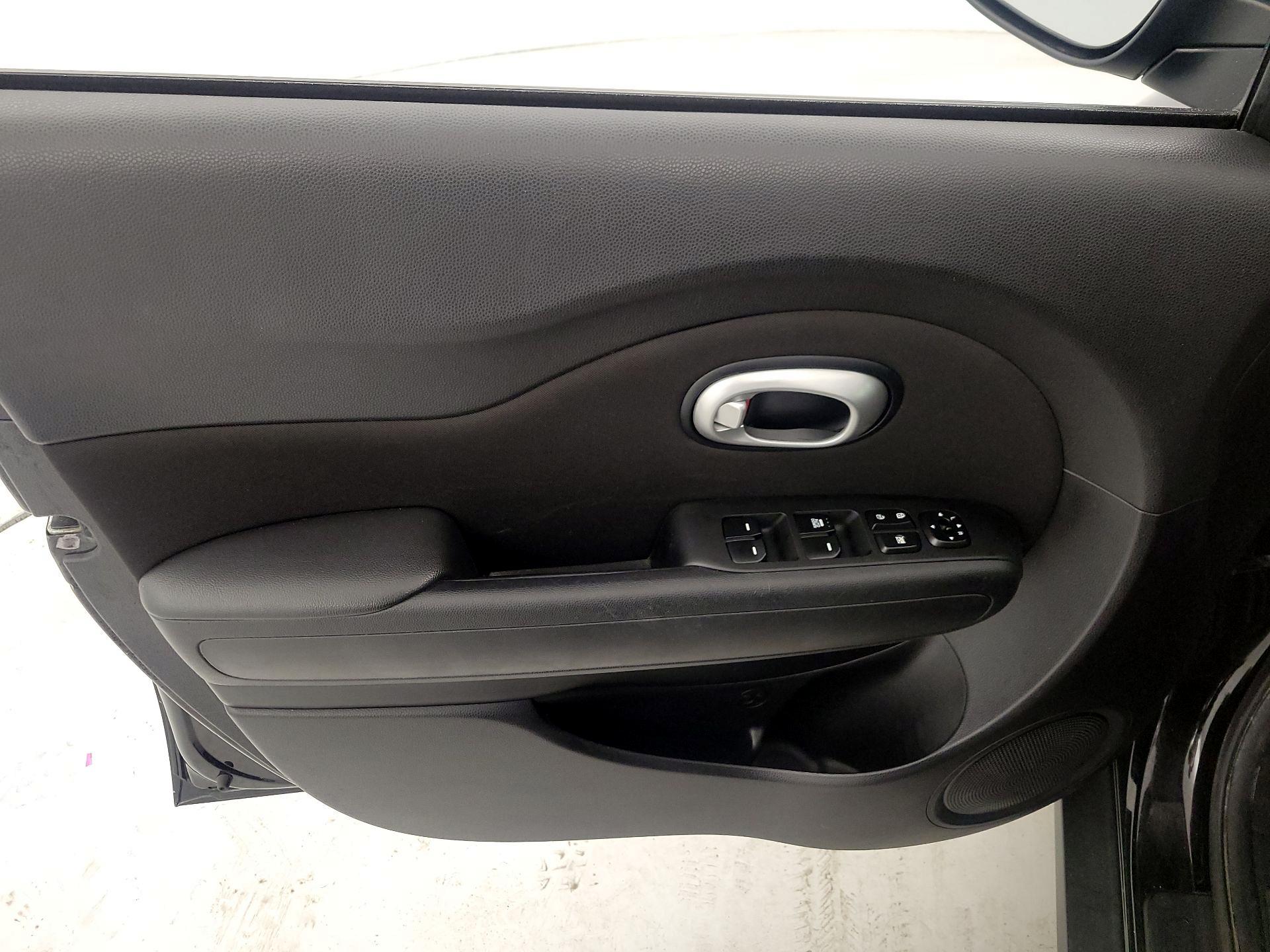 Thumbnail: 2015 Kia Soul - 12