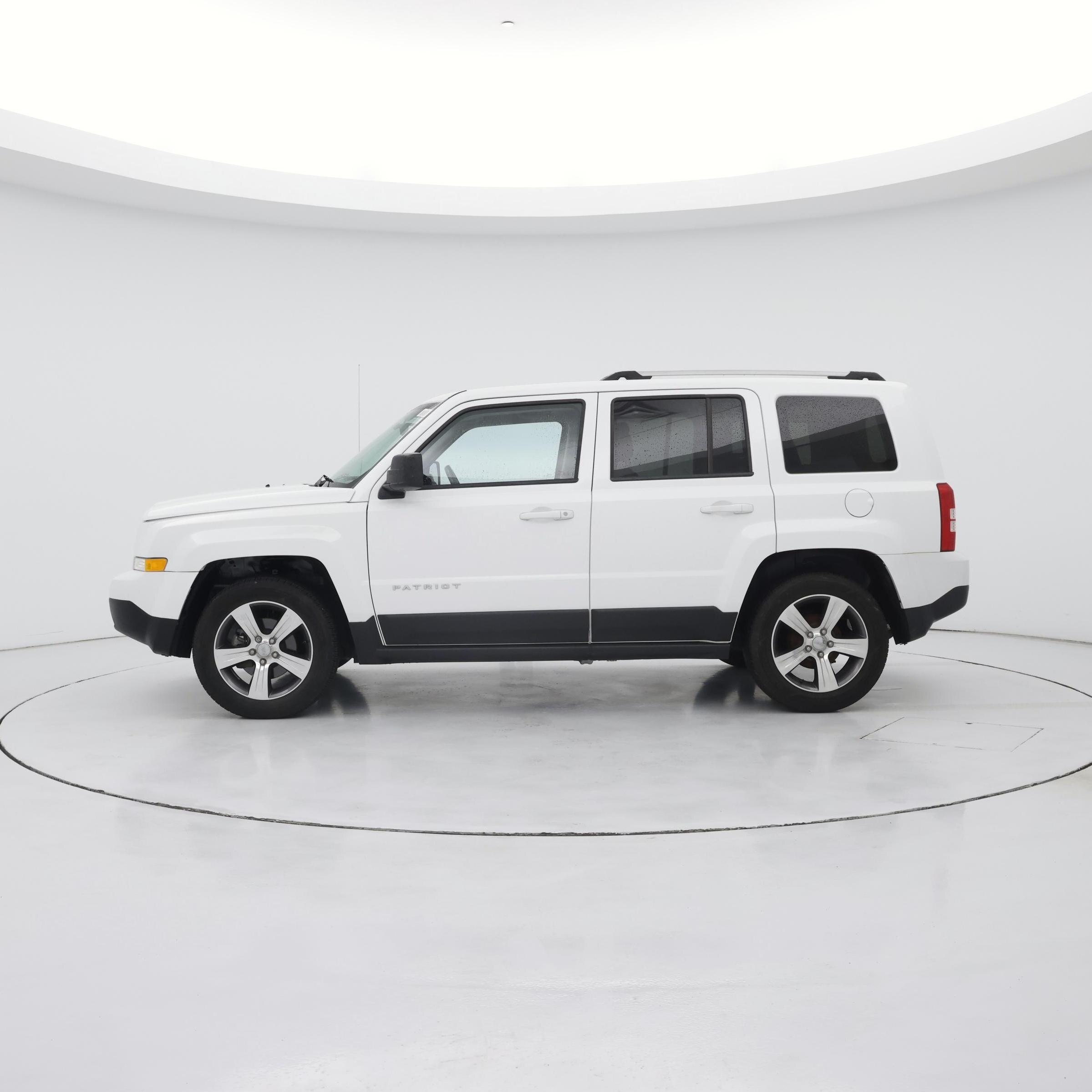 Thumbnail: 2017 Jeep Patriot - 3