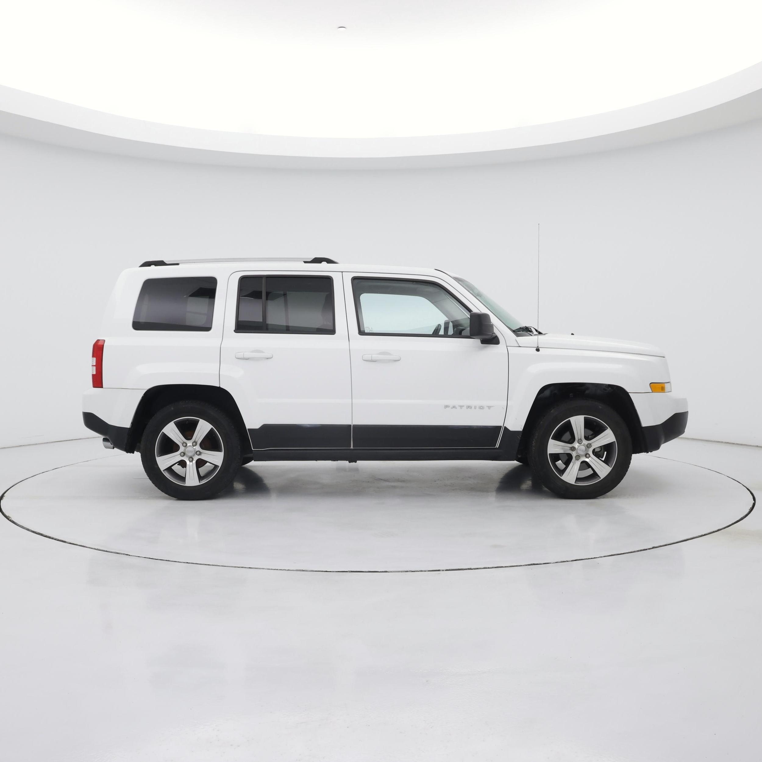 Thumbnail: 2017 Jeep Patriot - 7
