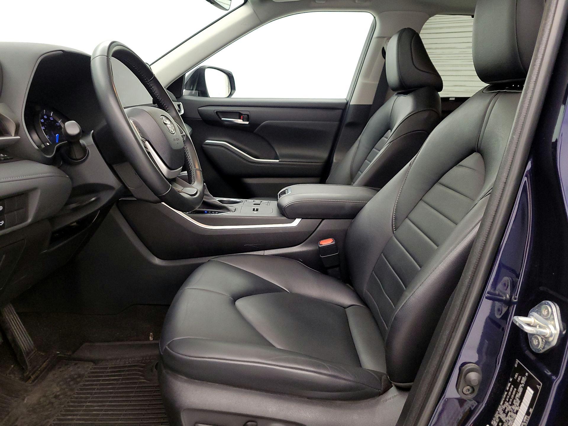 Thumbnail: 2023 Toyota Highlander - 11