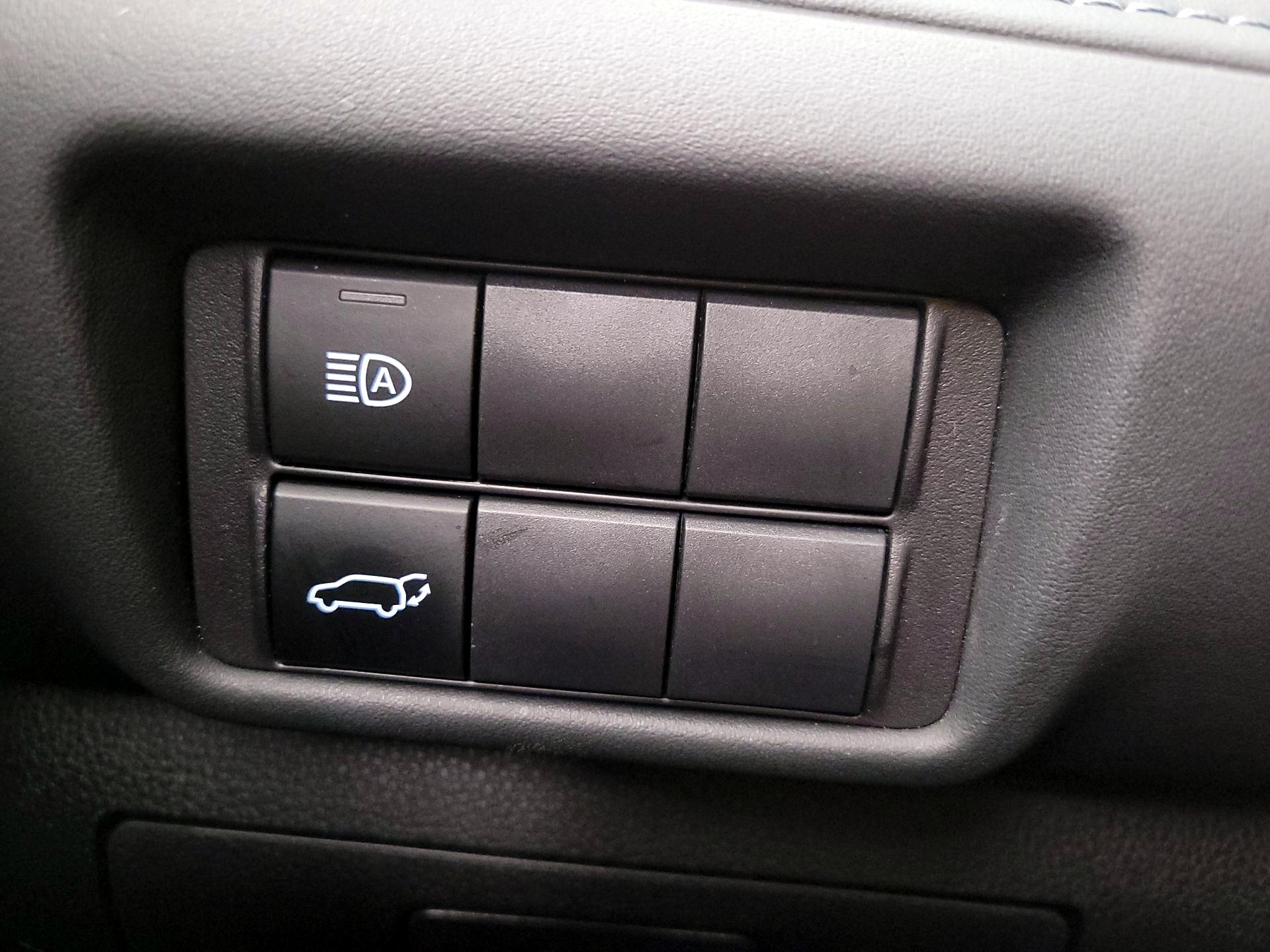 Thumbnail: 2023 Toyota Highlander - 13