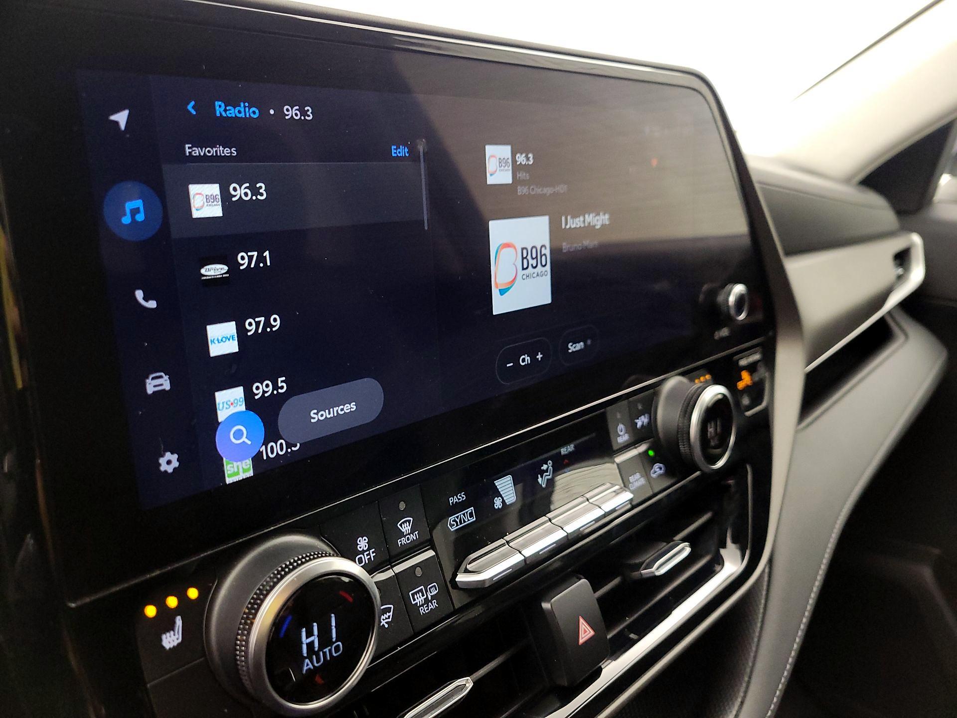 Thumbnail: 2023 Toyota Highlander - 15