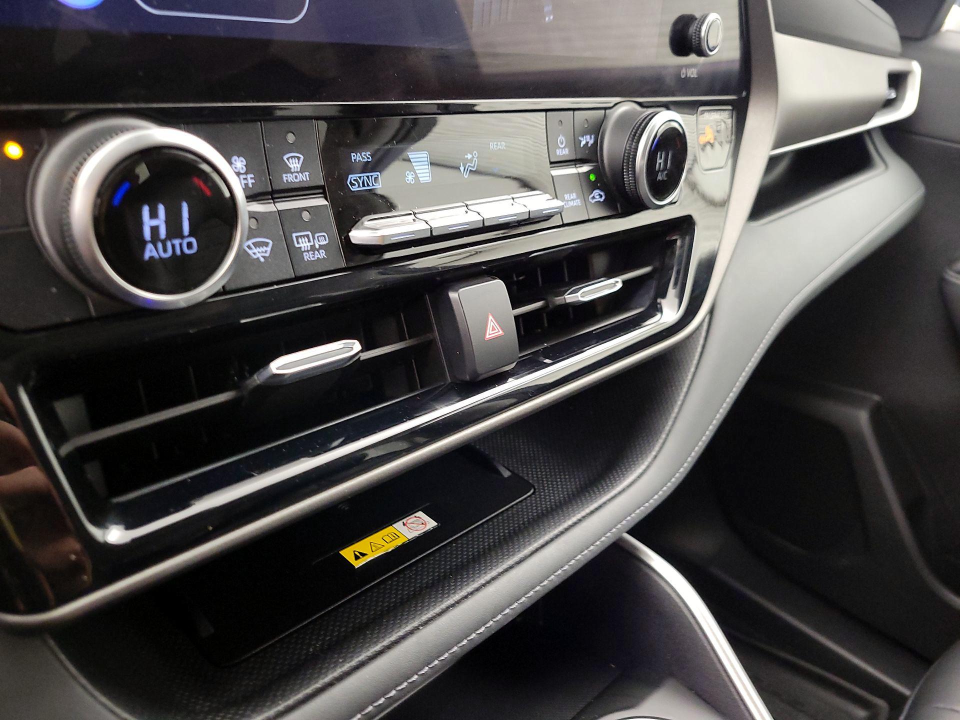 Thumbnail: 2023 Toyota Highlander - 16