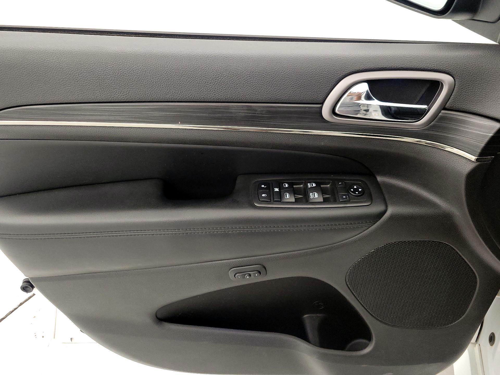 Thumbnail: 2019 Jeep Grand Cherokee - 12