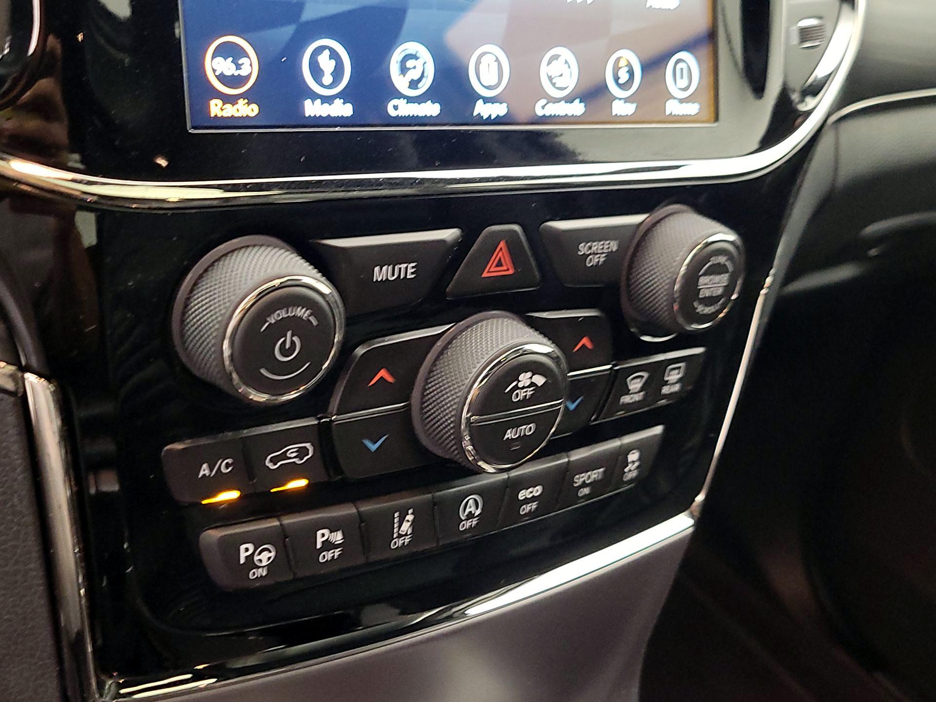 Thumbnail: 2019 Jeep Grand Cherokee - 16