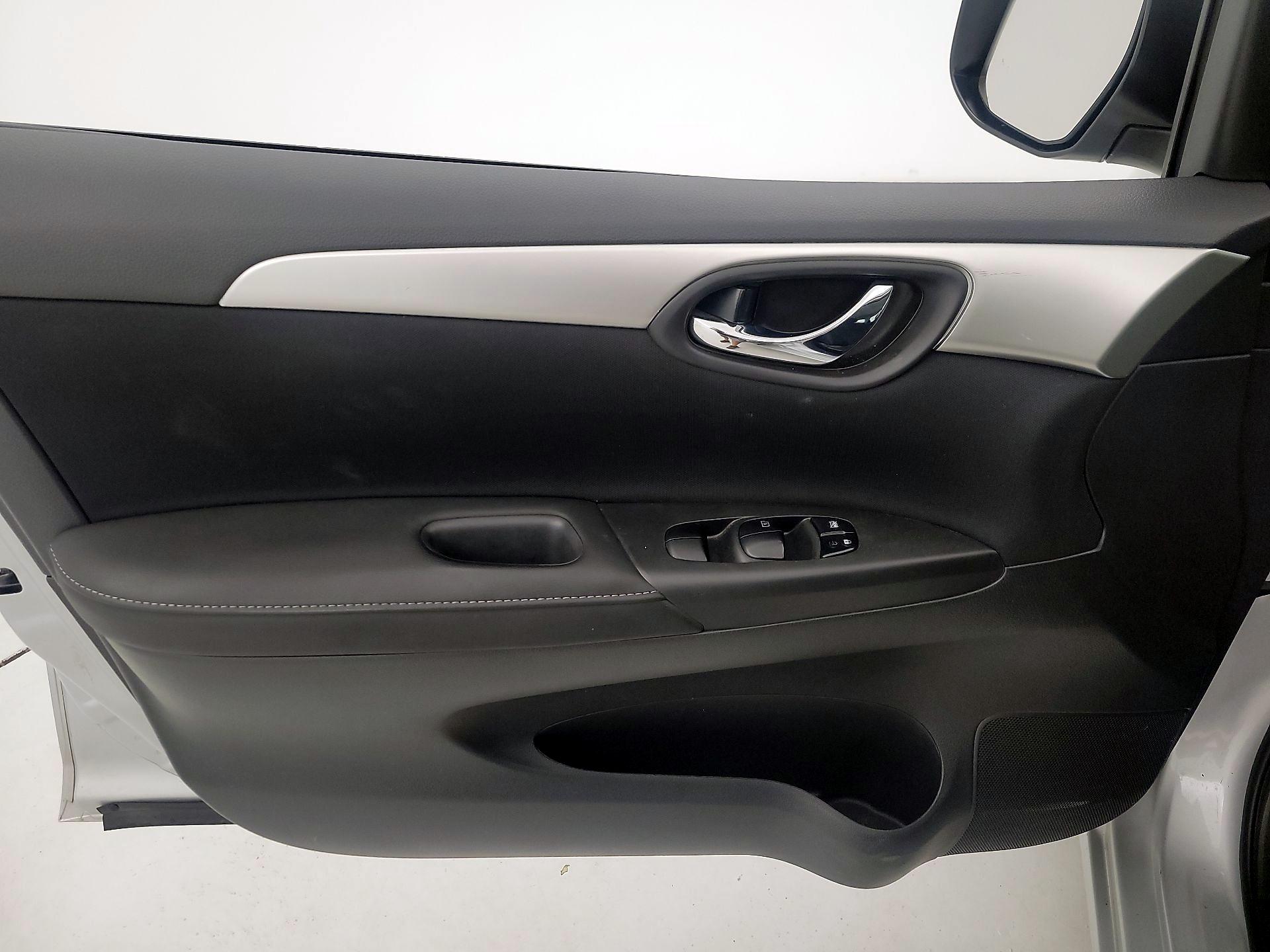 Thumbnail: 2019 Nissan Sentra - 12