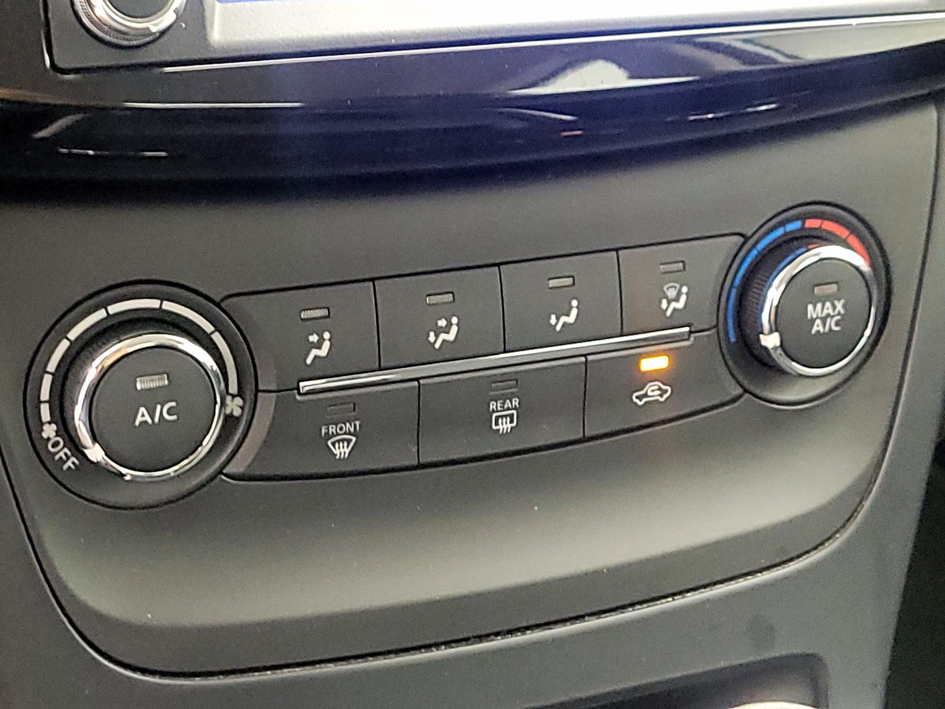 Thumbnail: 2019 Nissan Sentra - 16