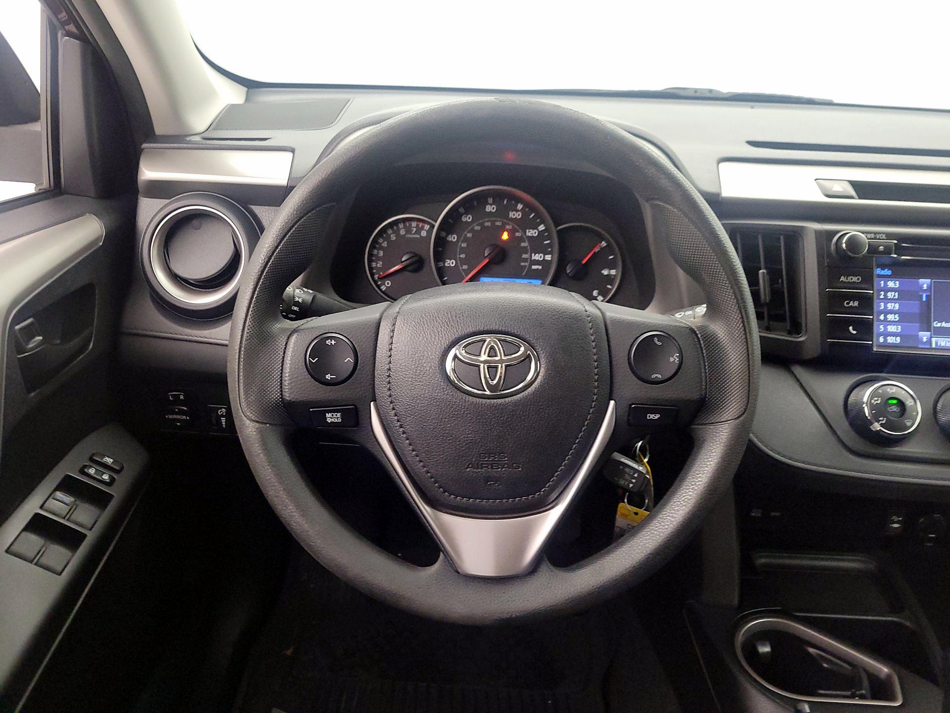 Thumbnail: 2016 Toyota RAV4 - 10