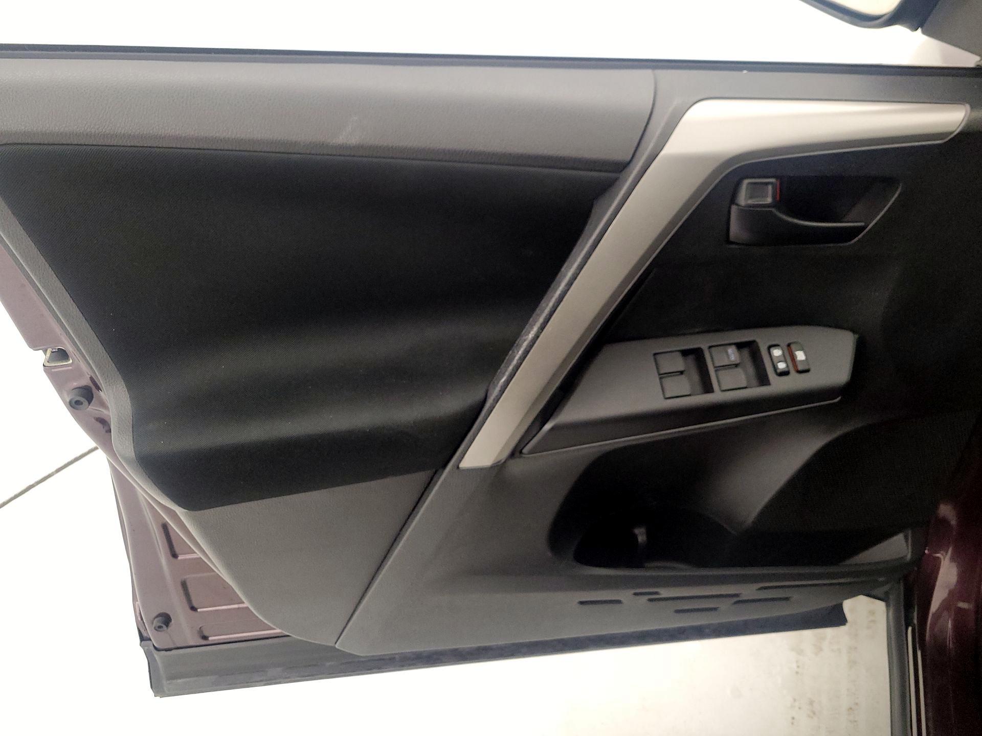 Thumbnail: 2016 Toyota RAV4 - 12