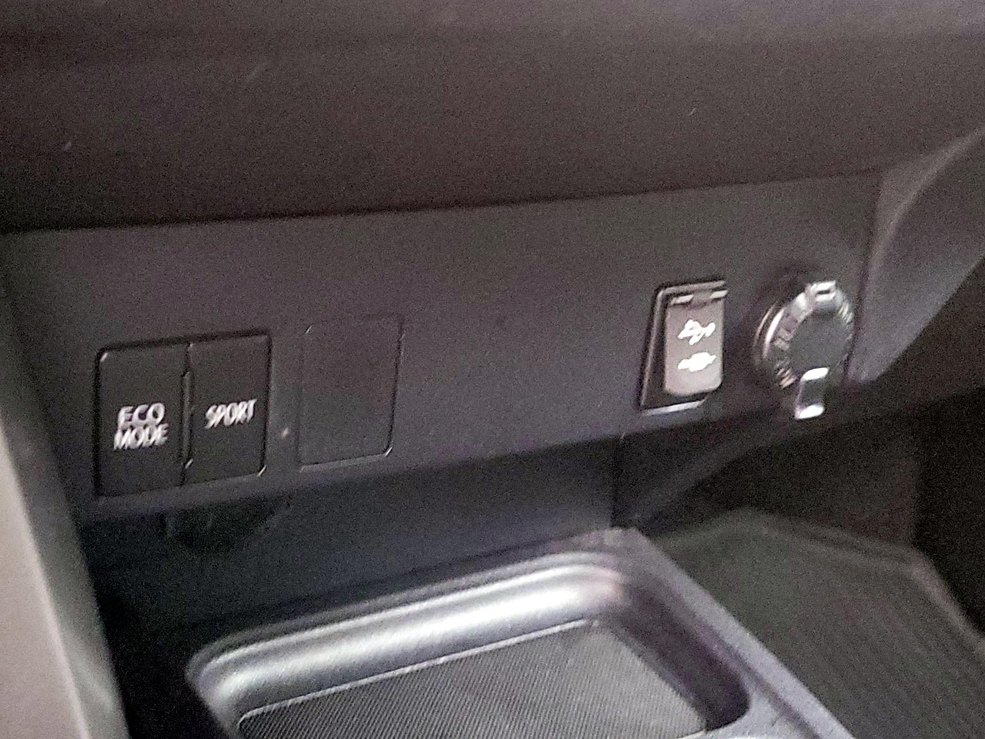 Thumbnail: 2016 Toyota RAV4 - 18