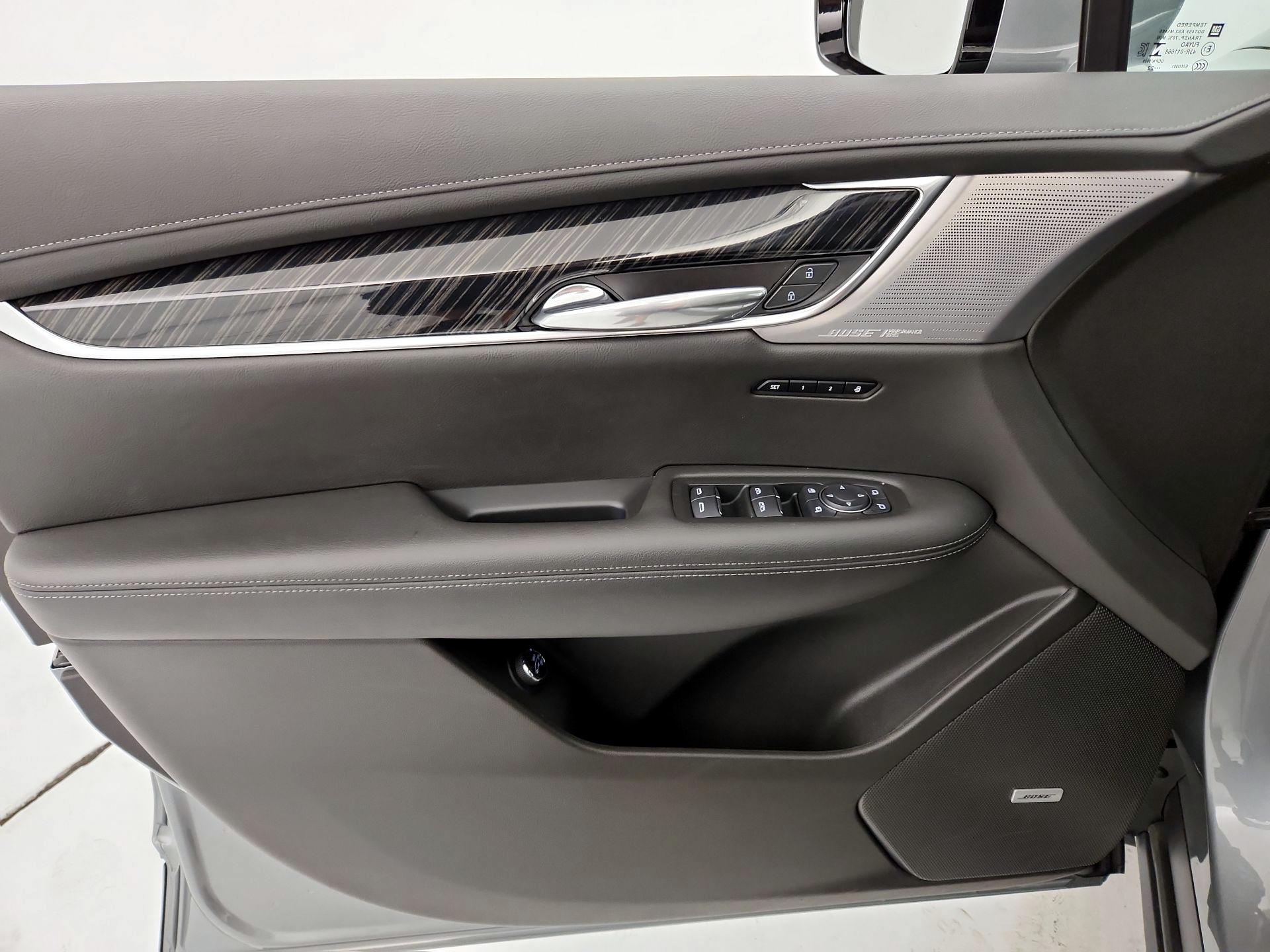 Thumbnail: 2023 Cadillac XT6 - 12