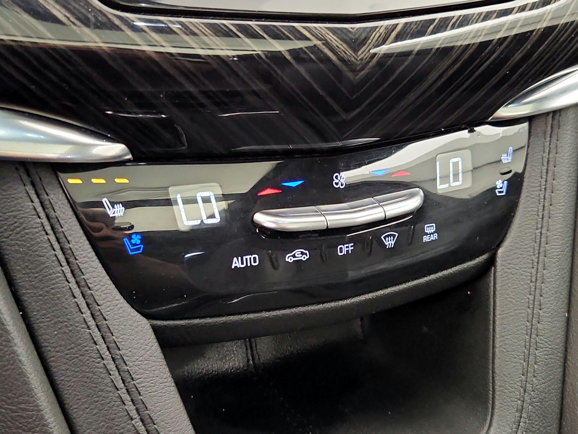 Thumbnail: 2023 Cadillac XT6 - 17