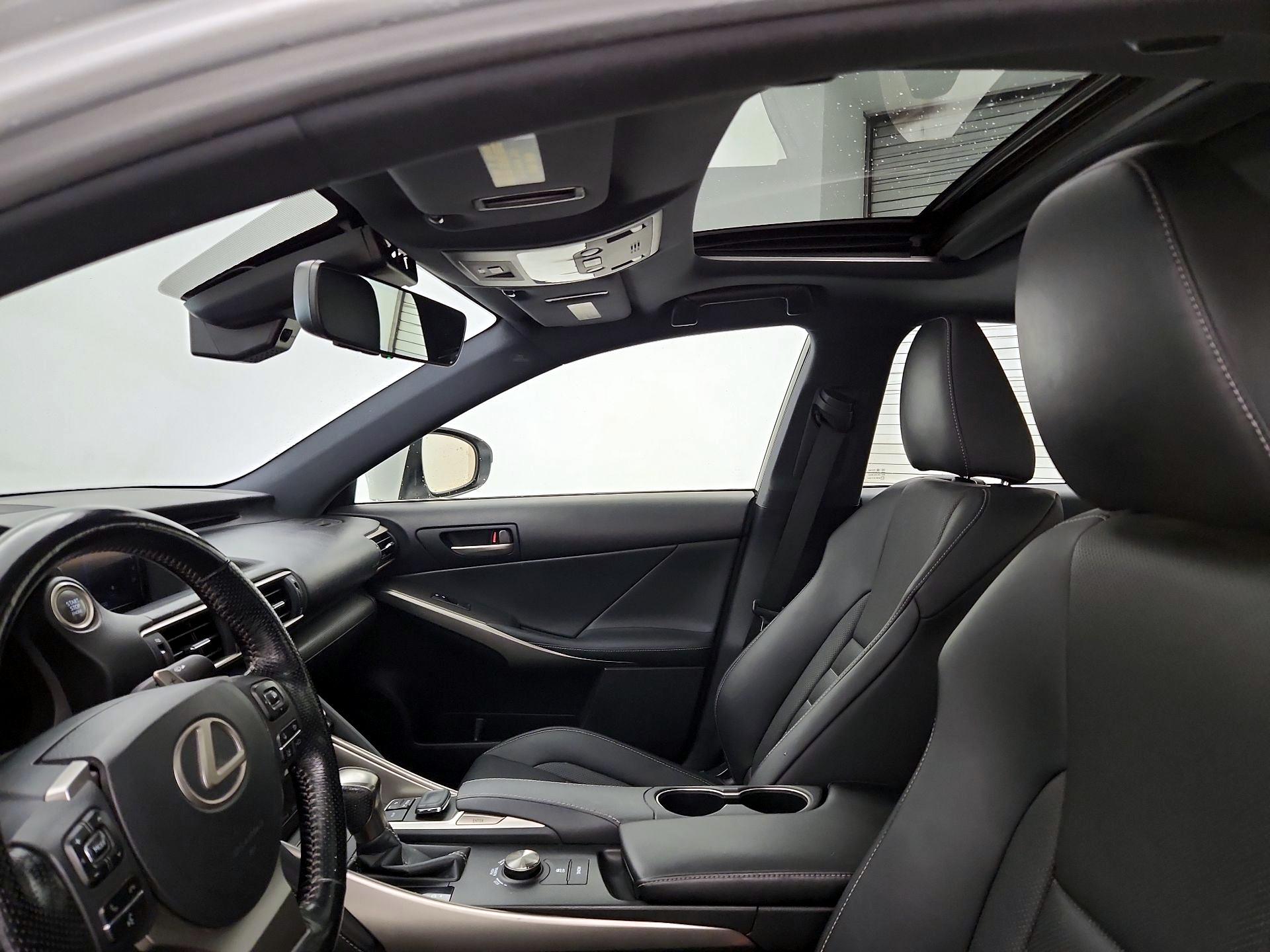 Thumbnail: 2017 Lexus IS - 20