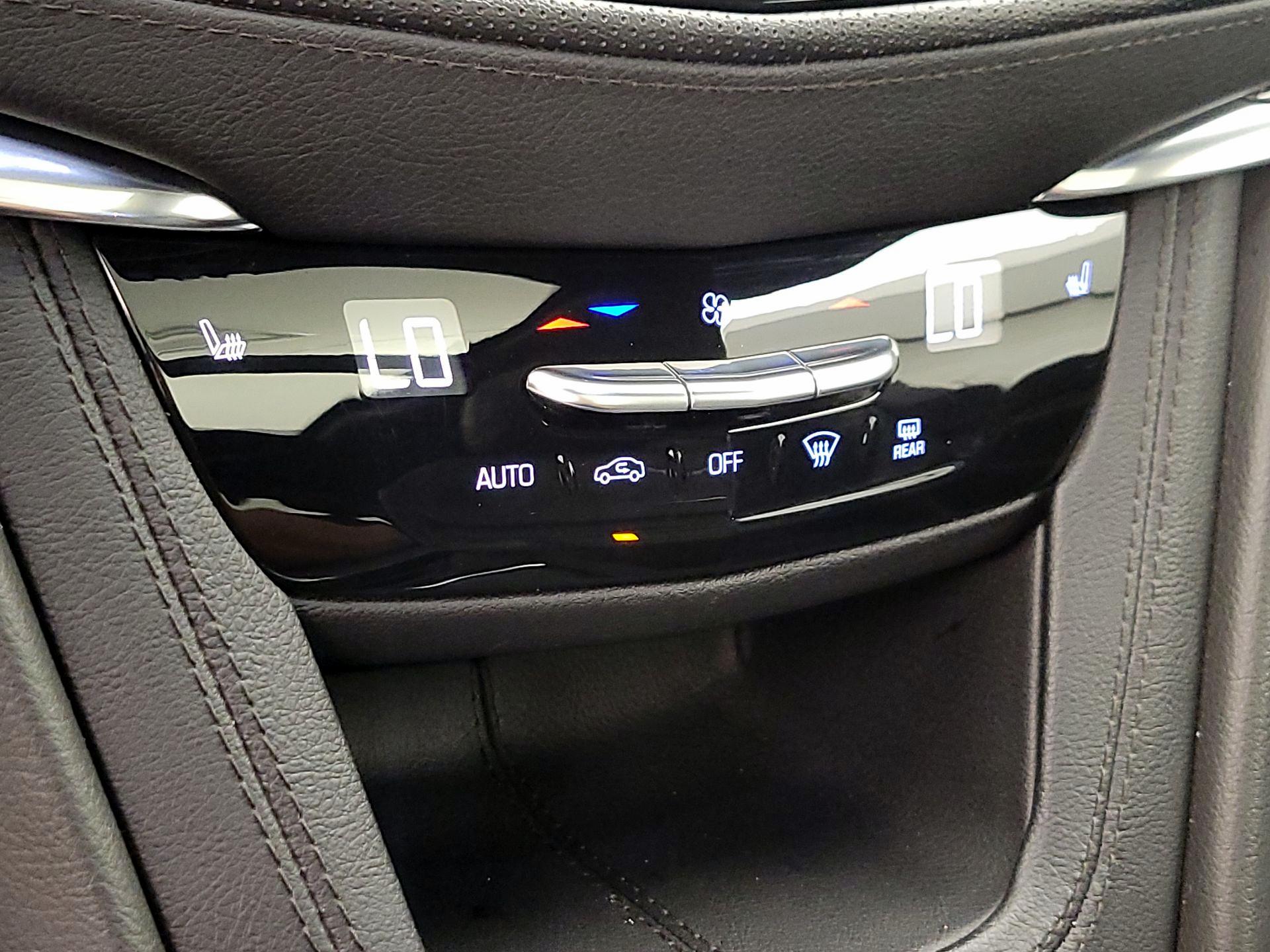 Thumbnail: 2021 Cadillac XT5 - 17